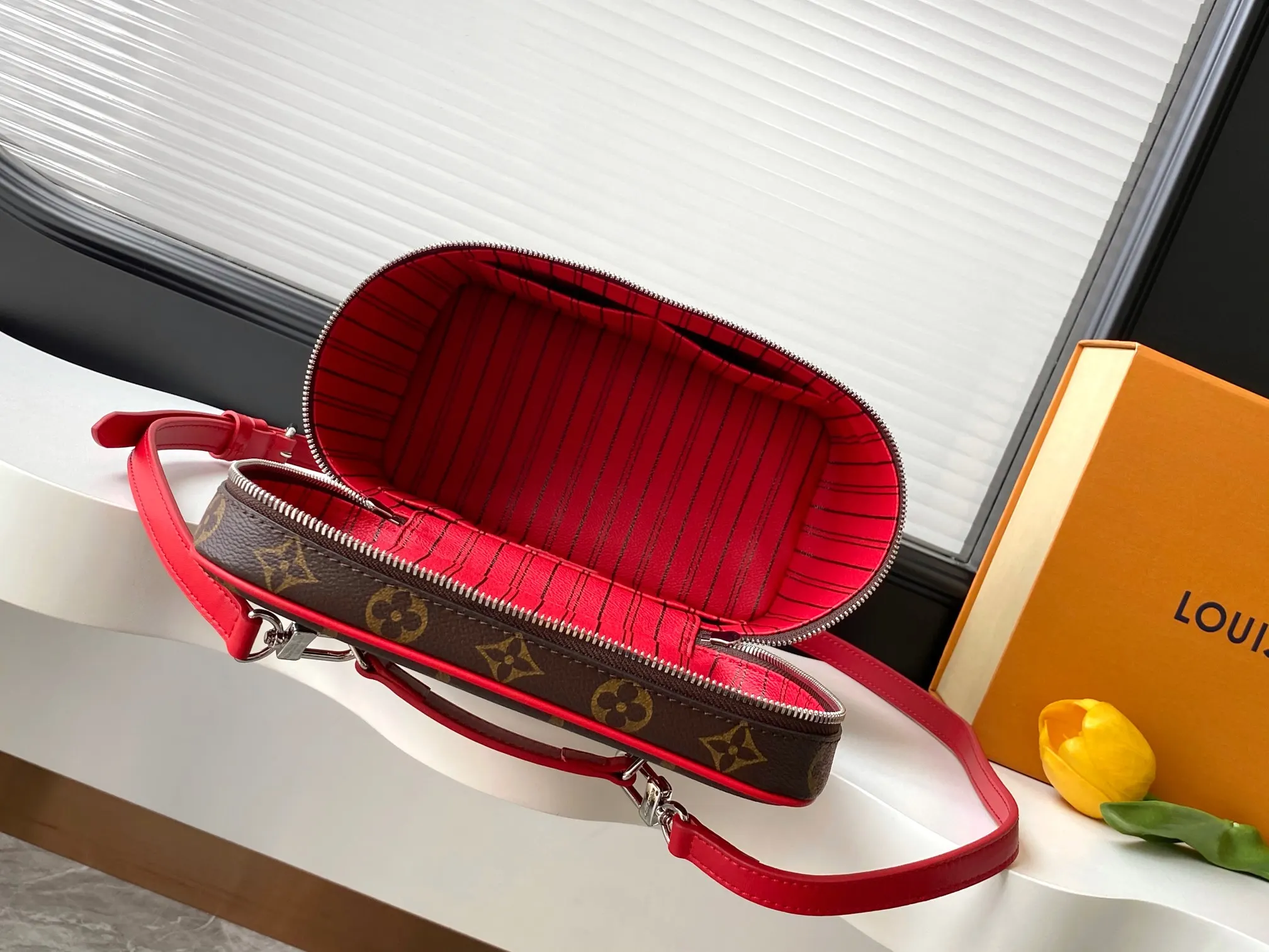 Cosmetic Pouch Leather Image 9 Cosmetic Pouch Leather Image 9
