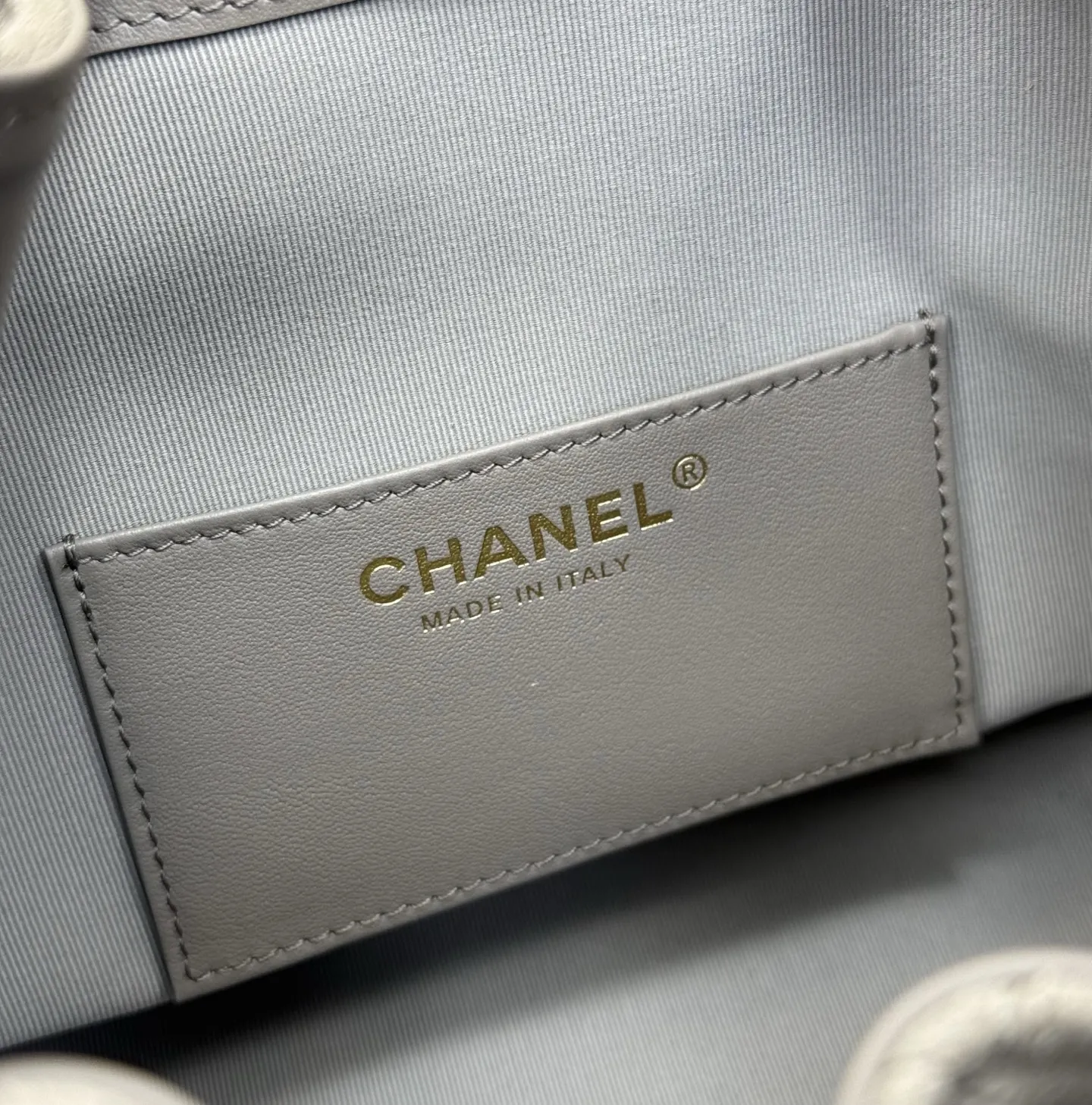 CHANEL 麂皮链条水桶包