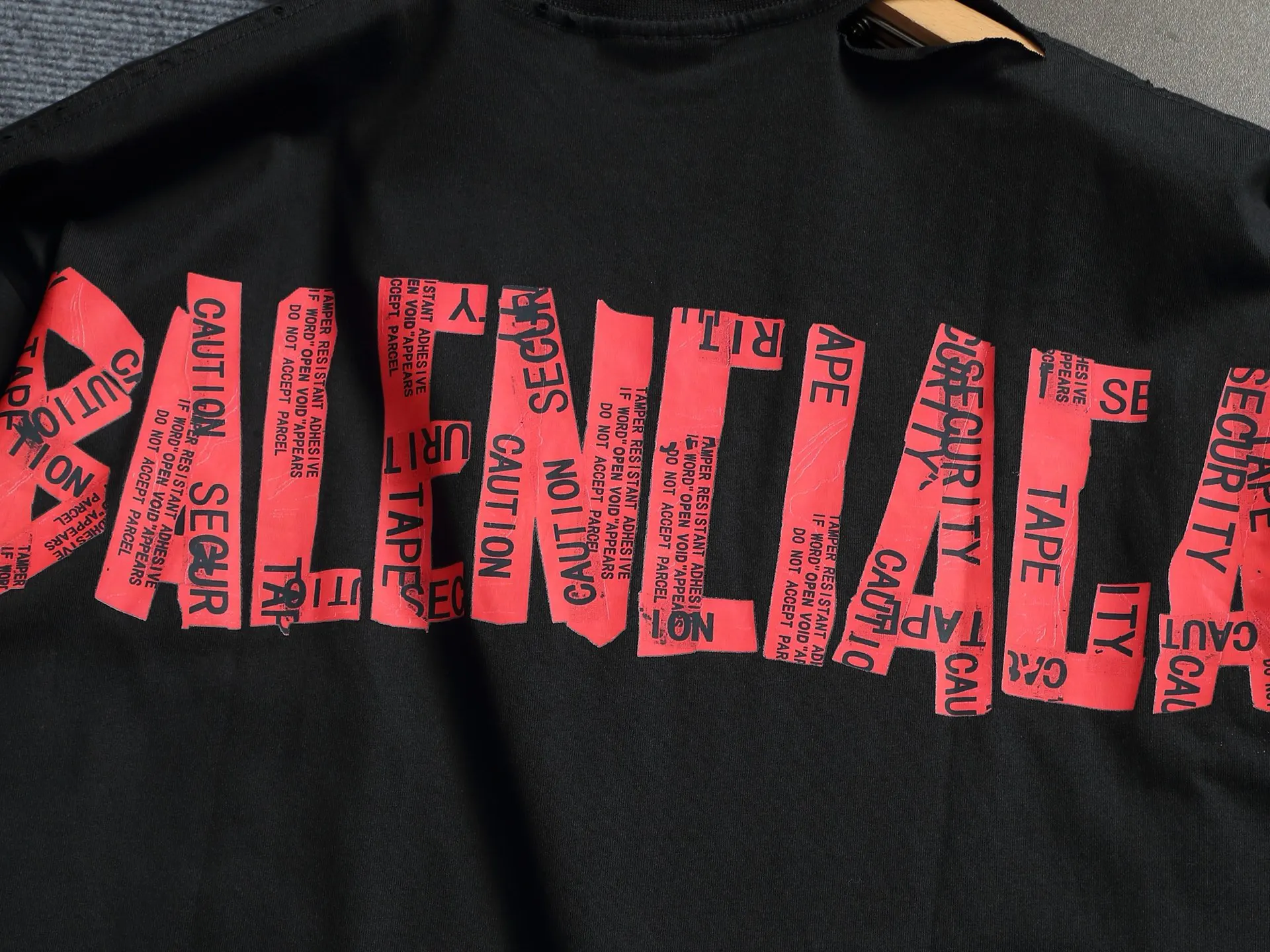 Balenciaga 黑色 Logo 短袖T恤(數字9) Balenciaga 黑色 Logo 短袖T恤(數字9)