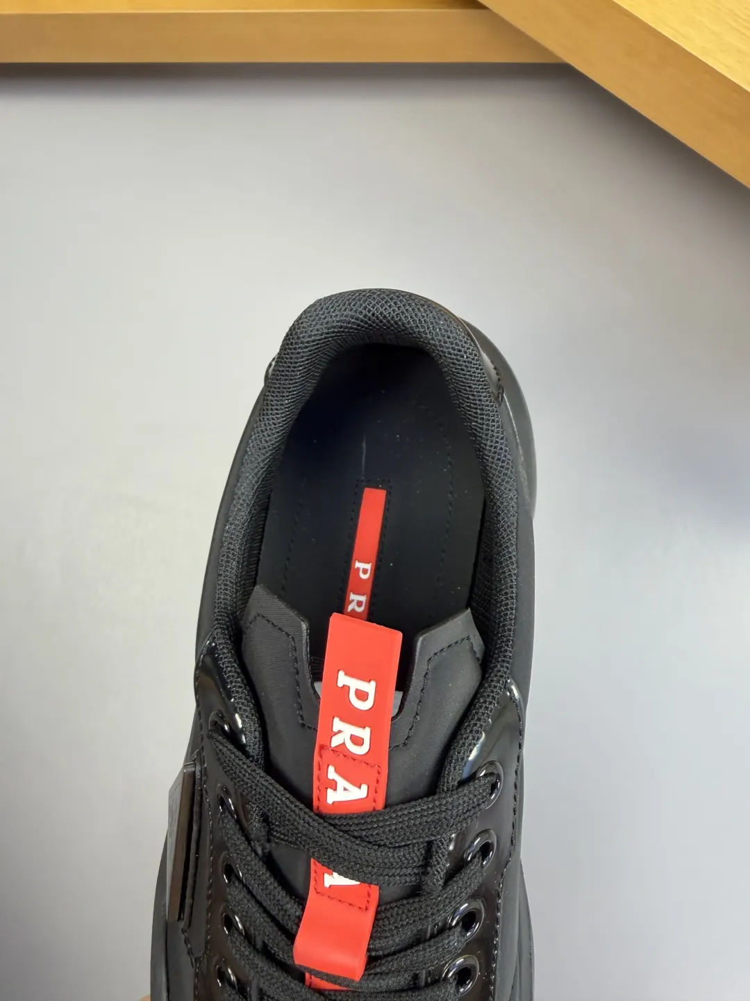 Prada 牛皮 帆布 Logo 运动鞋 休闲运动