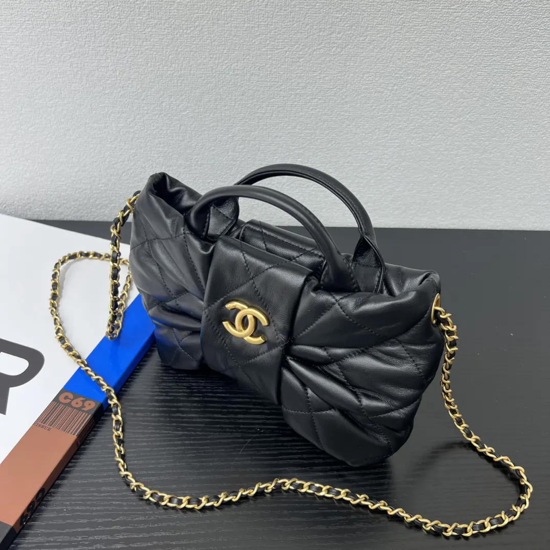 Chanel 黑色小牛皮手提鏈條包 褶皱