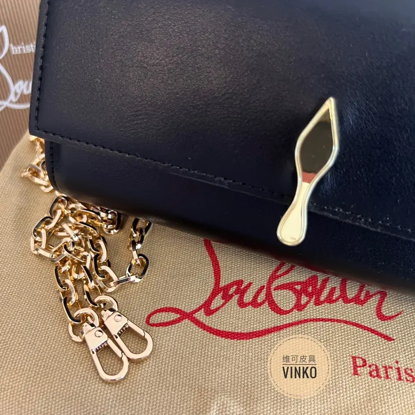 黑色 Christian Louboutin Bet 鏈條包 精致鏈條款(數字7) 黑色 Christian Louboutin Bet 鏈條包 精致鏈條款(數字7)