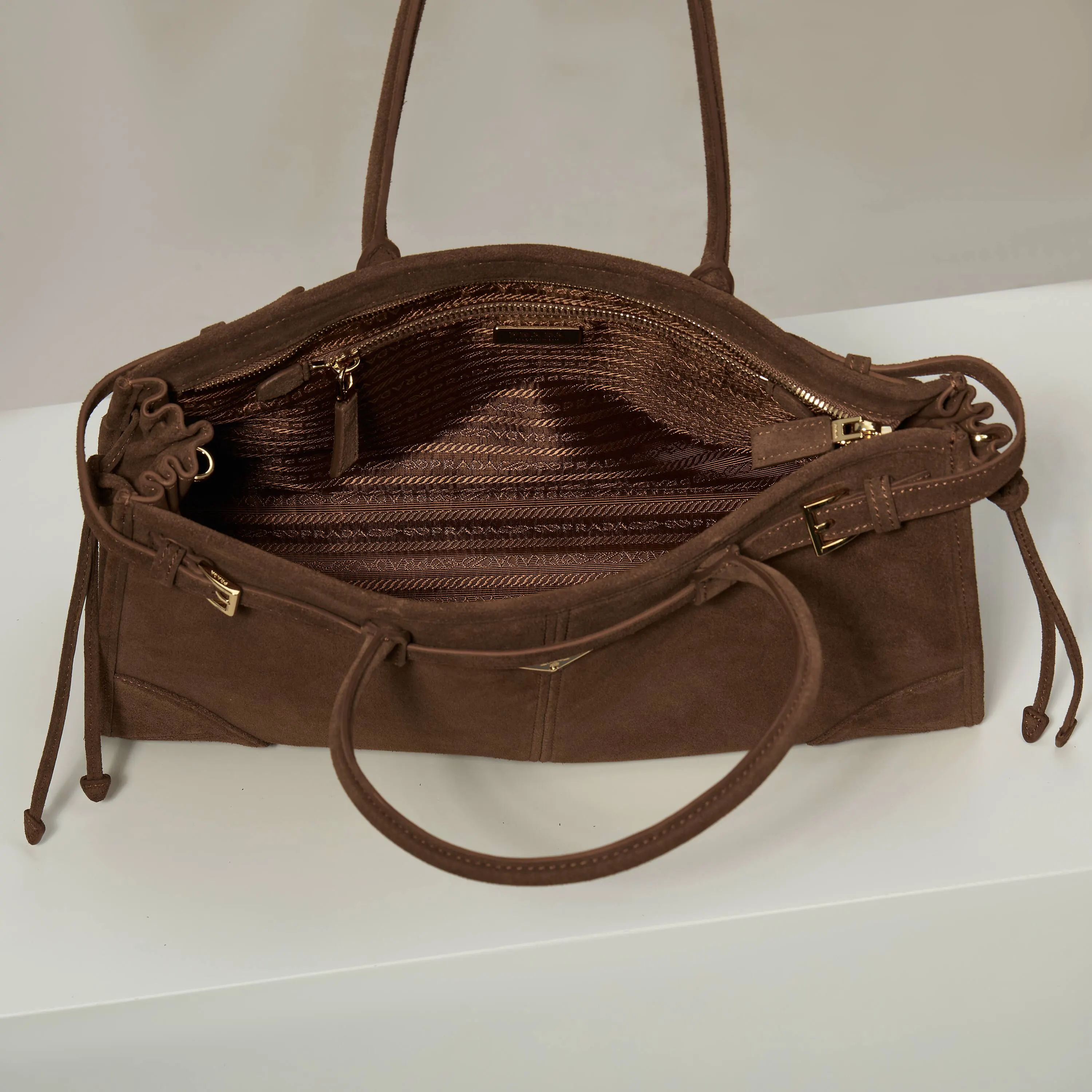 Prada 1BA433 斜挎包