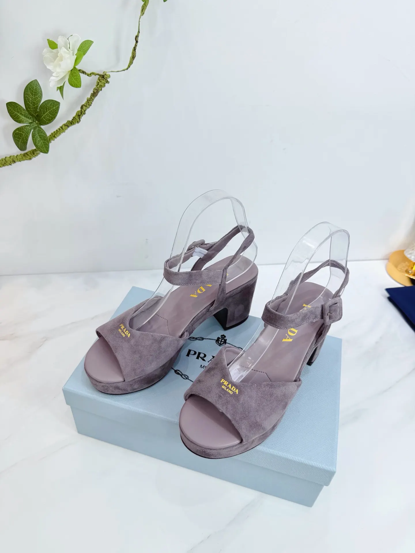 PRADA 羊皮 休闲鞋 舒适百搭款