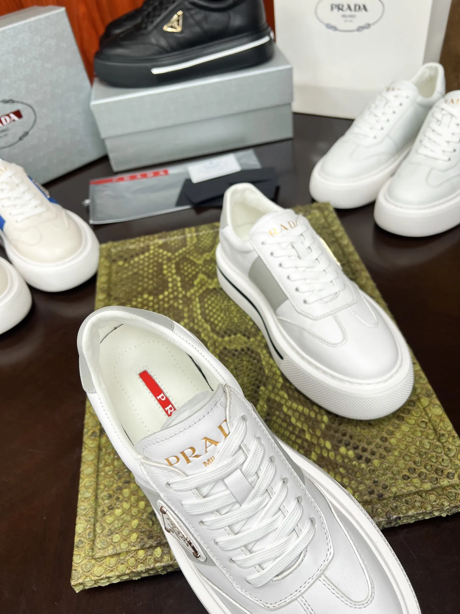 PRADA 牛皮 休闲鞋 舒适百搭款