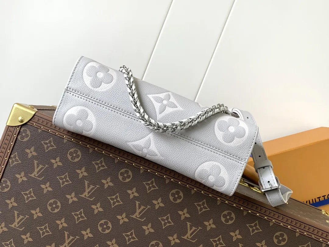 LV 黑色 米白 牛皮 收纳包 旅行收纳款