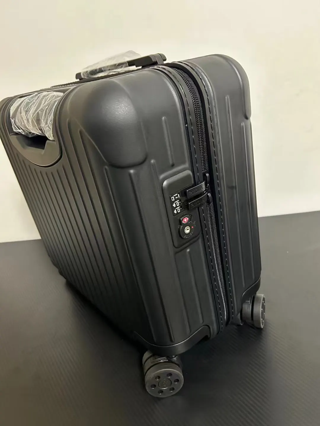 黑色 灰色 来啦来啦来啦 寸的sleeve 它来了 转圈 全 行李箱 旅行拉杆款 輕便出行款