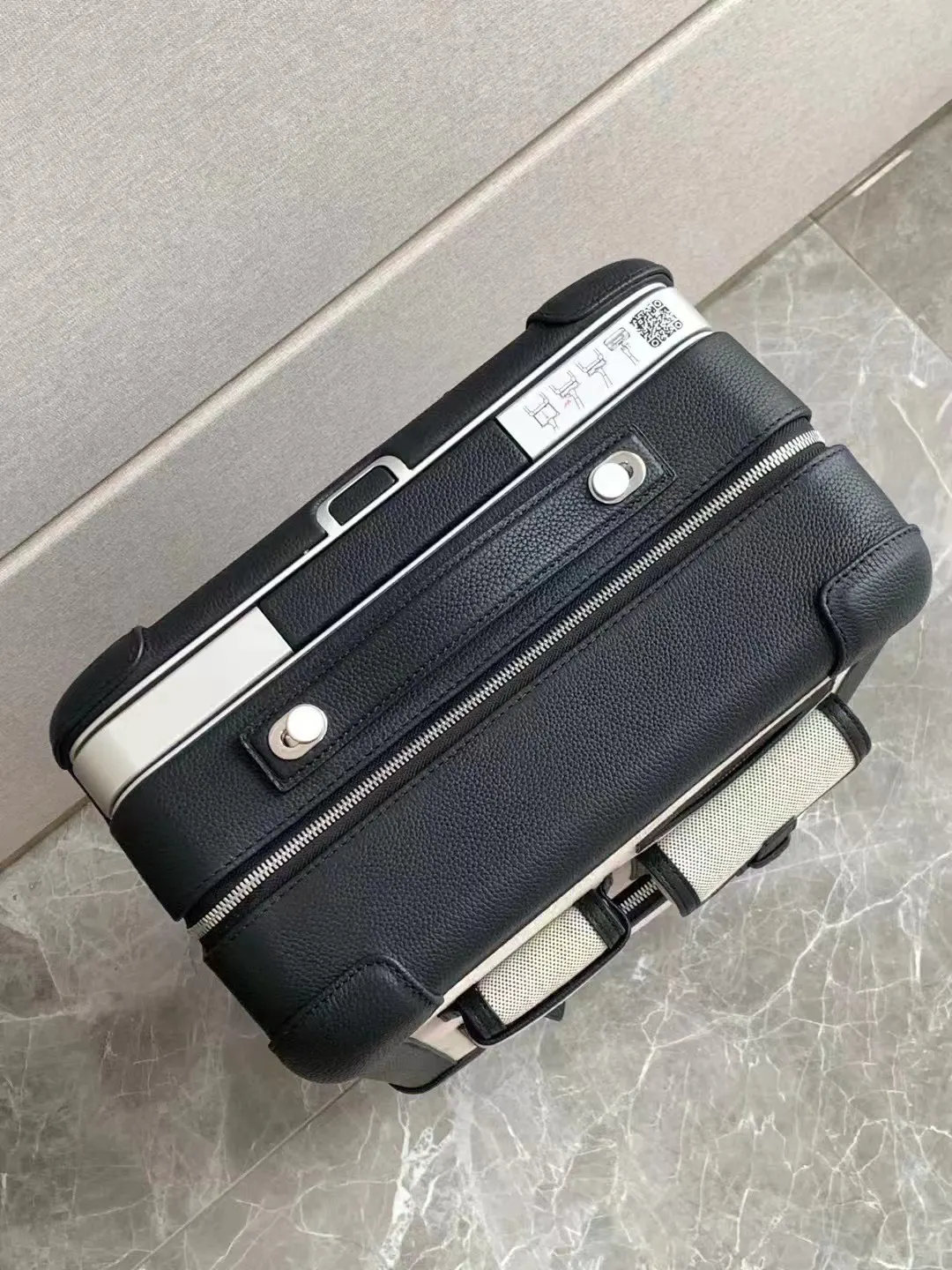 紅色 帆布 某马仕R S行李箱 有点东西在身上 旅行拉杆款 輕便出行款