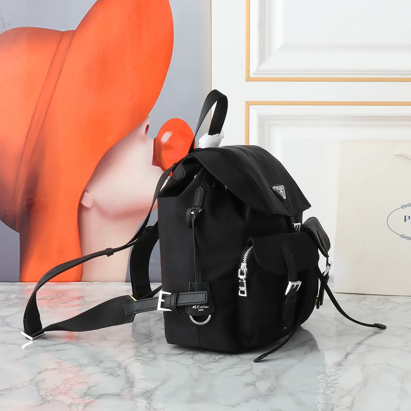 PRADA 银色 Re-Nylon尼龙 皮革 双肩背包 轻便实用款