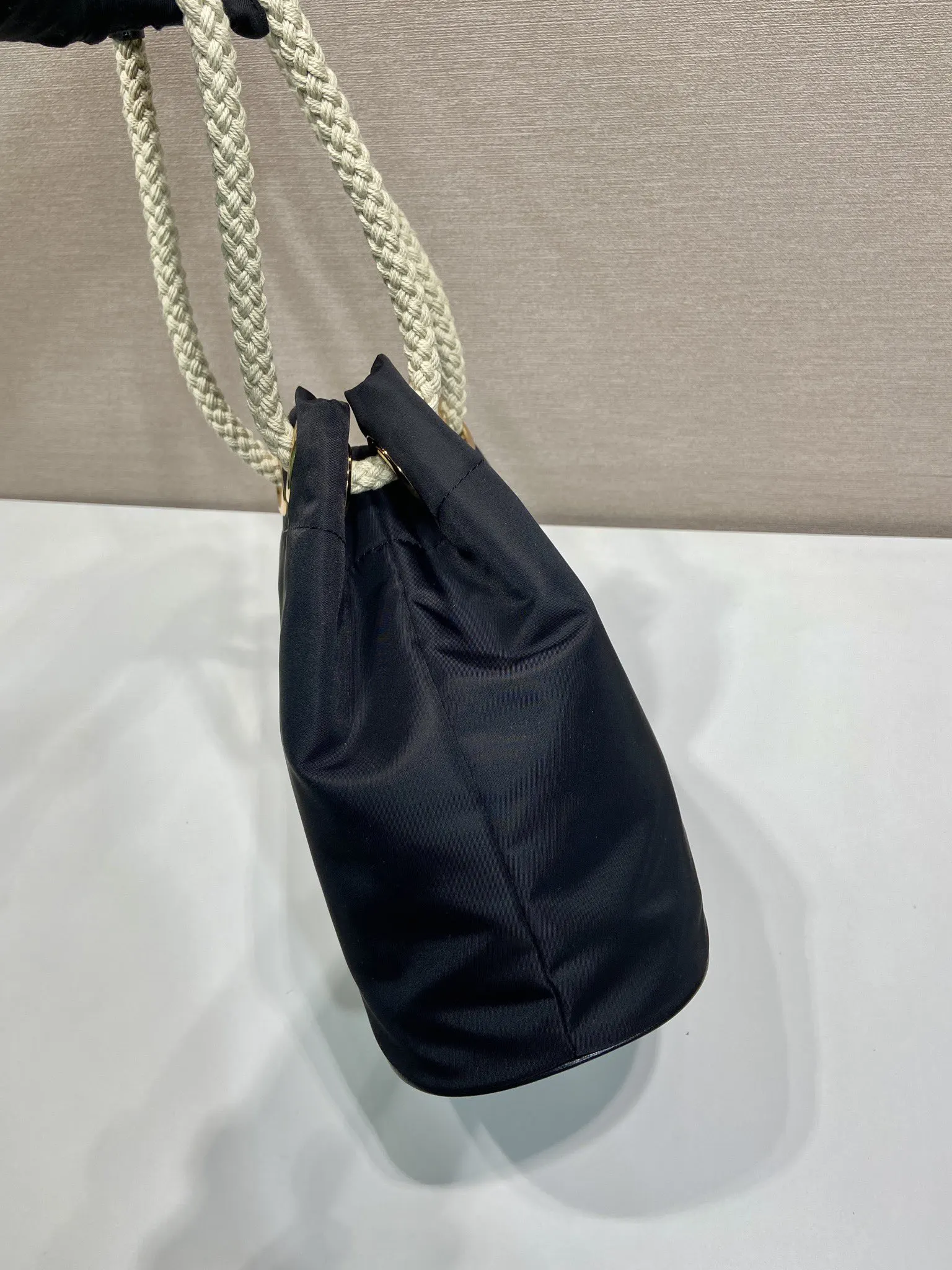 小牛皮 獨特的組合添上迷人點綴 水桶包 休閒水桶款