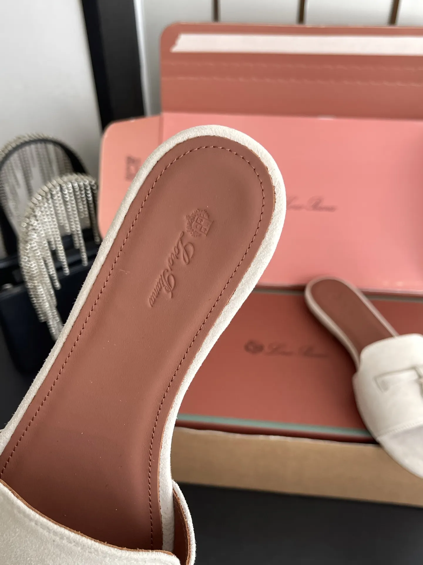 Loro Piana 拖鞋 轻便舒適款(數字4) Loro Piana 拖鞋 轻便舒適款(數字4)