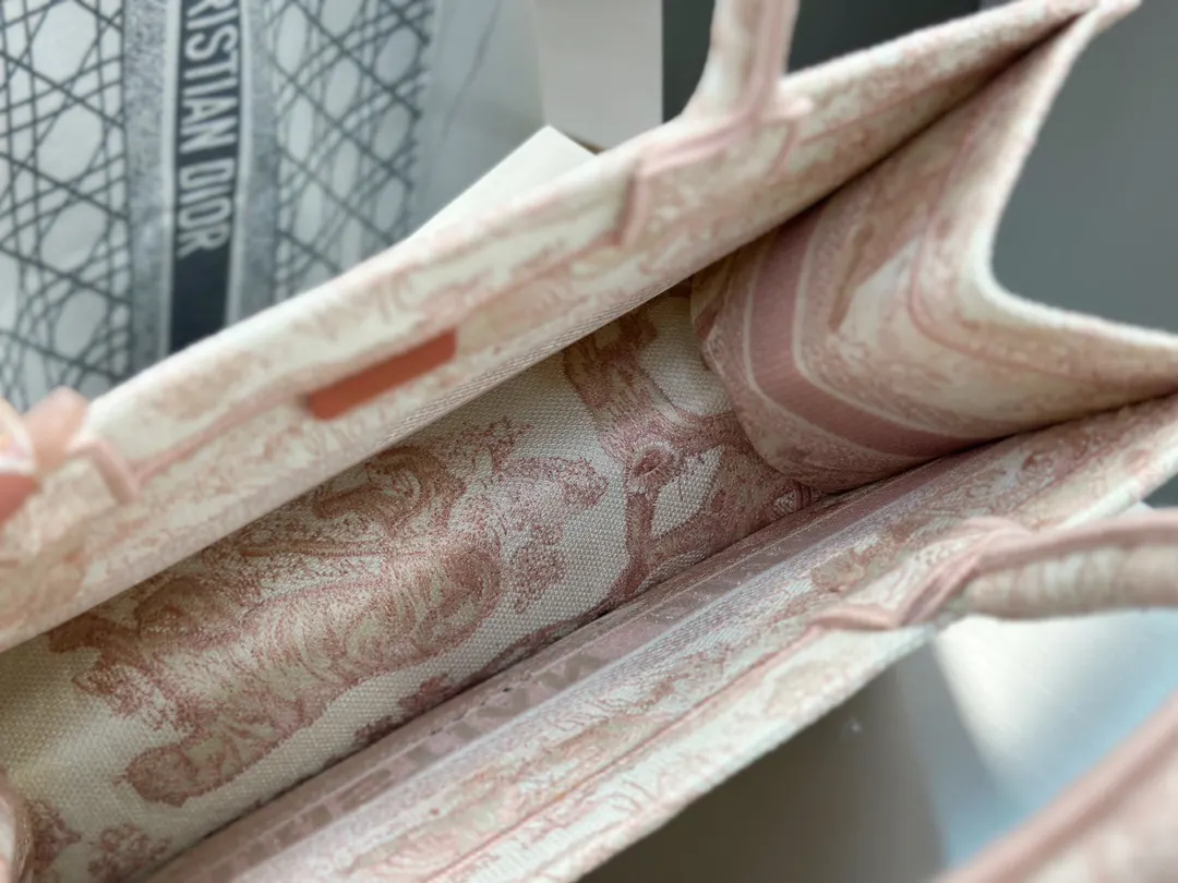 粉色 好喜欢 微妙的奢华感 温柔又梦幻 进口高密度刺繡 托特包 大容量托特款