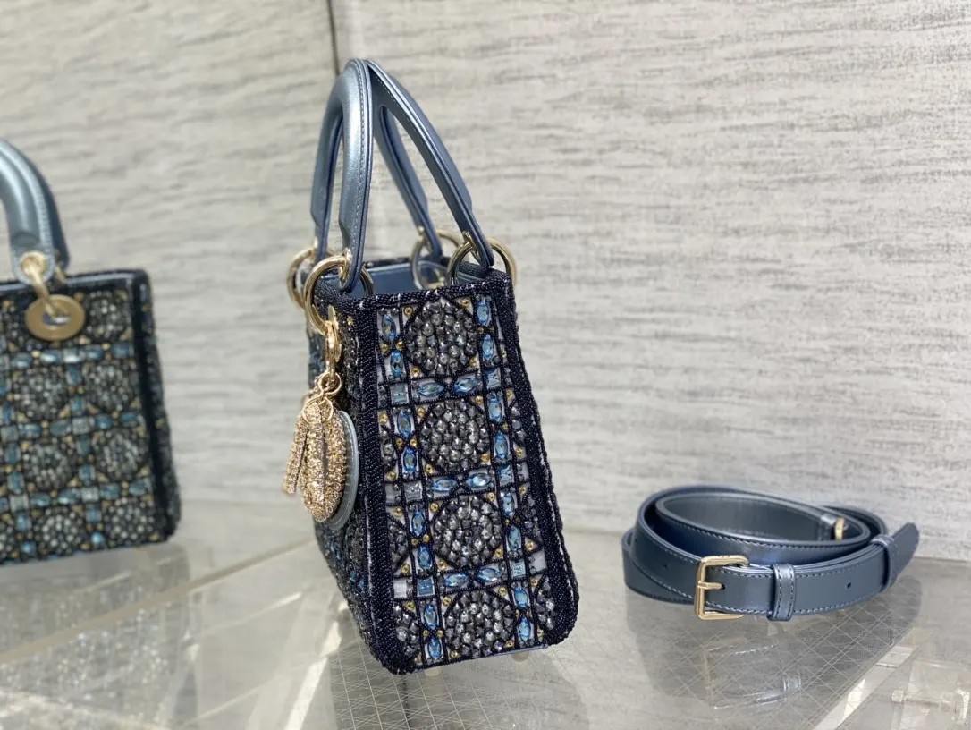 Dior 迷人优雅又气场十足 斜挎手拎也是女人味十足 经典 斜挎包 轻便斜挎款