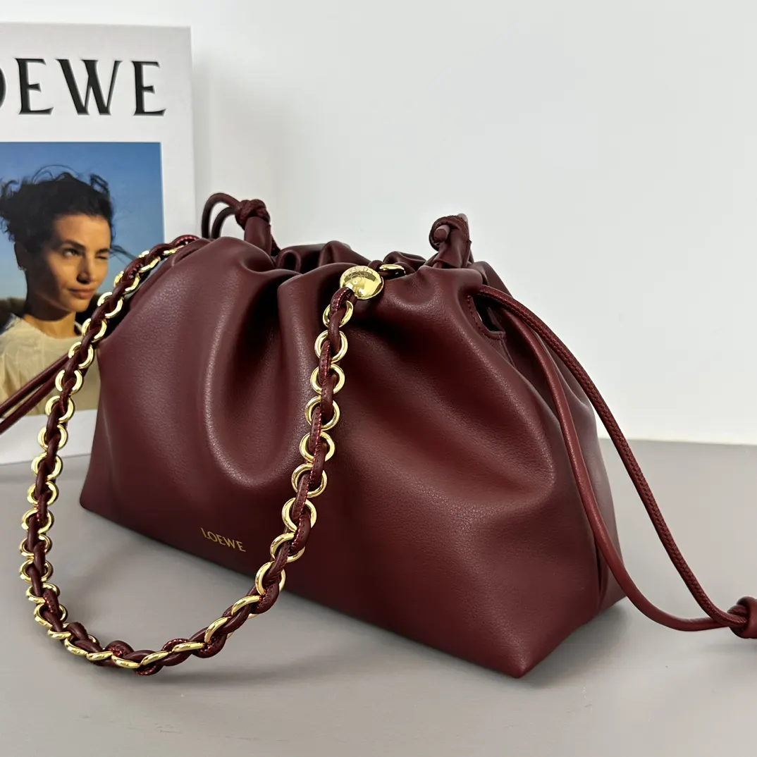 羊皮 LO℮w℮ Flamenco Purse 福 链条包 精致链条款