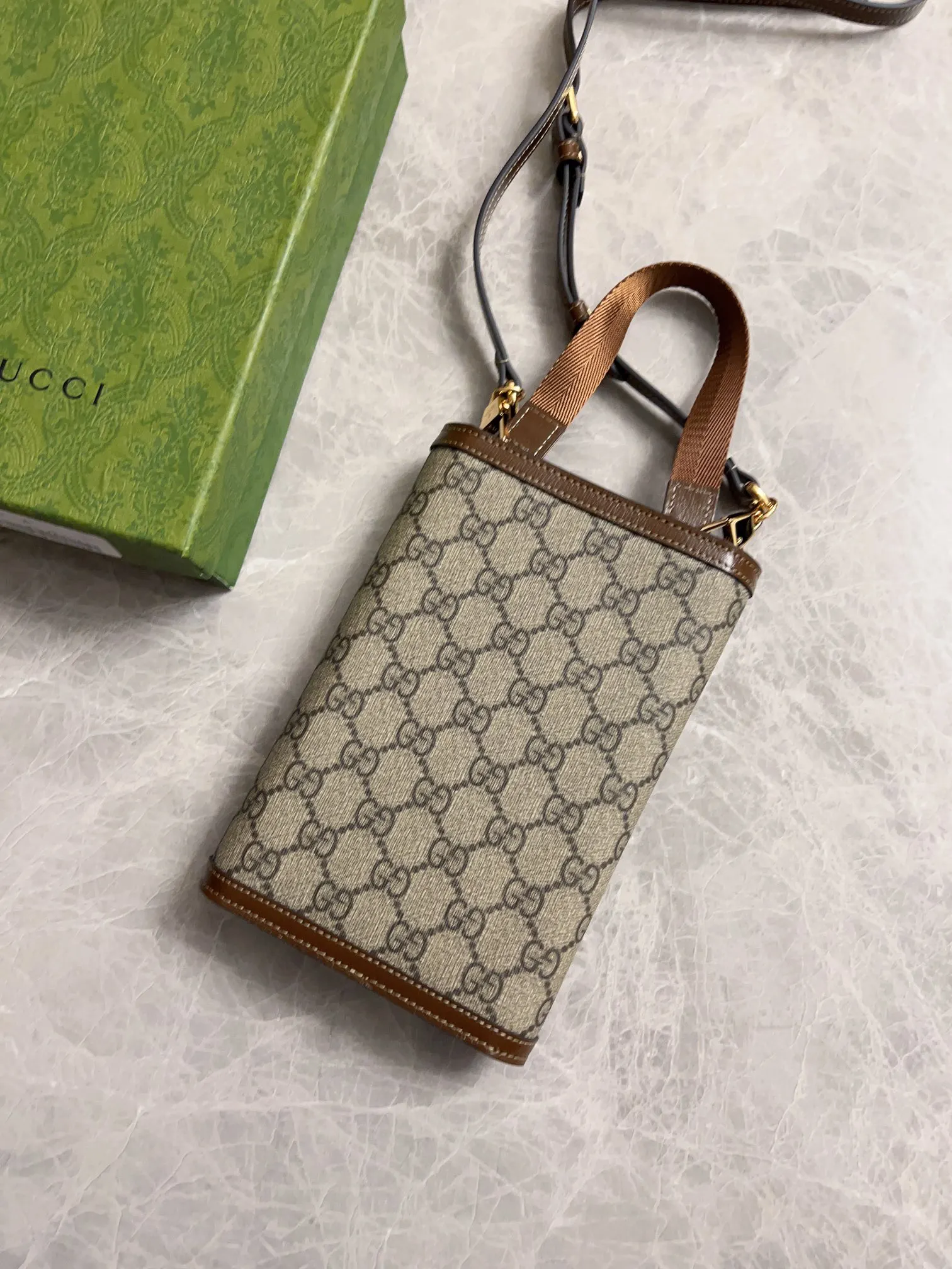 Gucci 牛皮 時尚单品 手拿包 精致手拿款