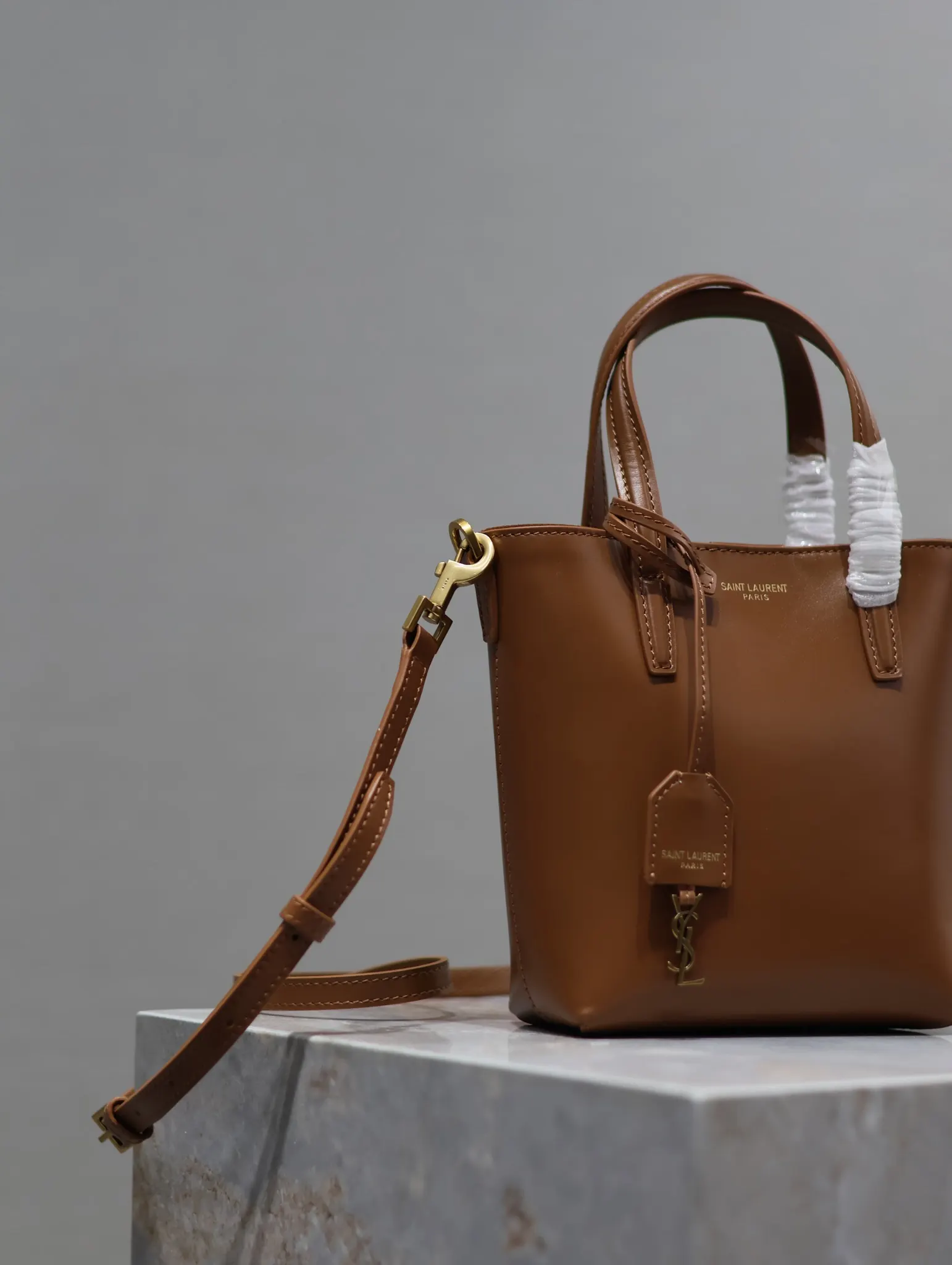 YSL 牛皮 包内无多余隔层 可以更加个性化的收納物品 托特包 大容量托特款