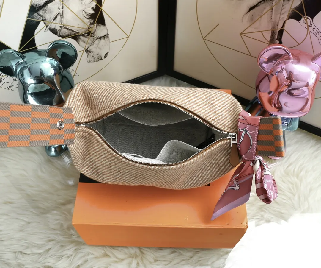 饭盒包最新色 Trousse Bride Bra 化妆包 便携收纳款