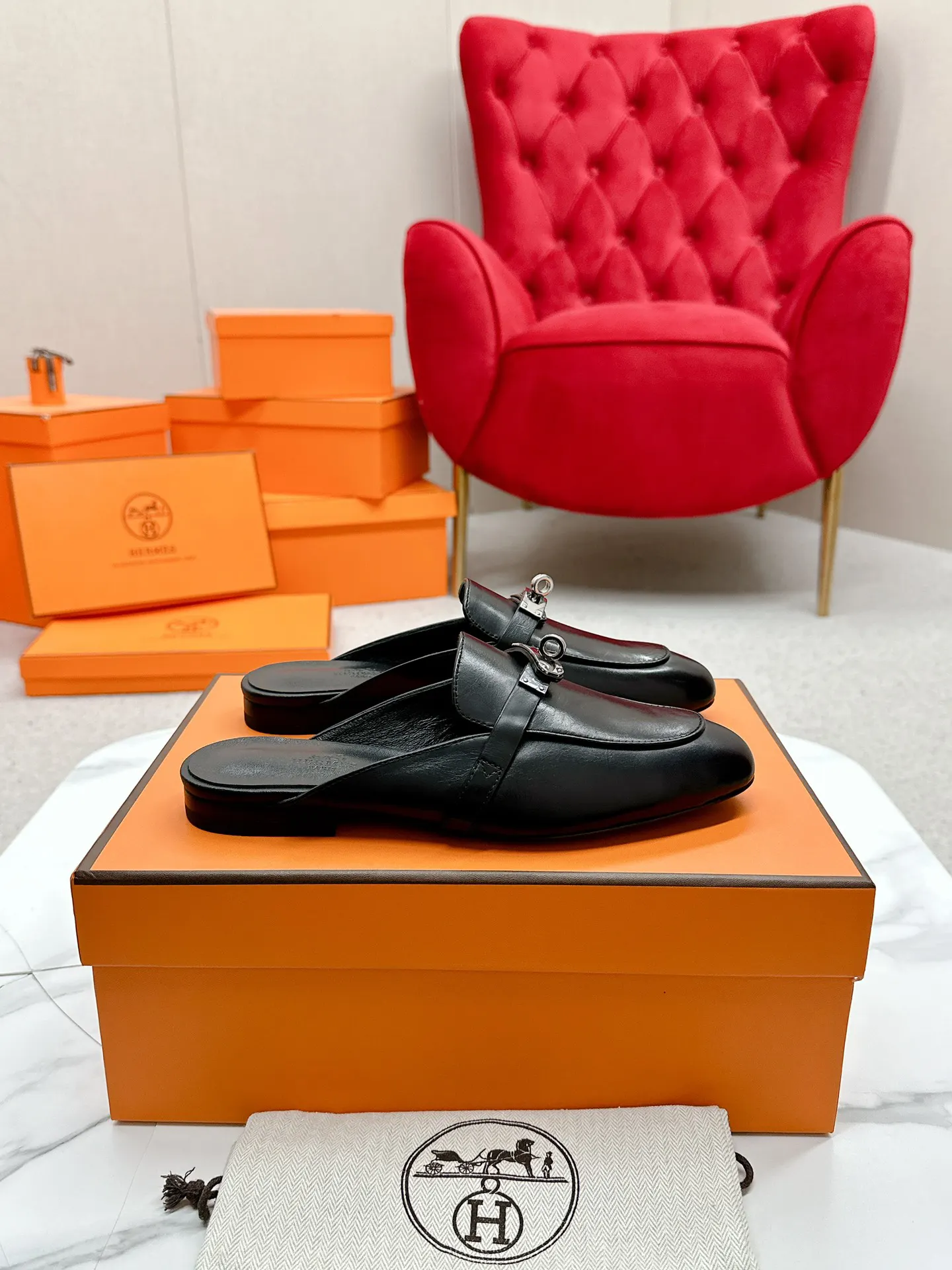 Hermès 小牛皮 拖鞋 舒適(數字3) Hermès 小牛皮 拖鞋 舒適(數字3)