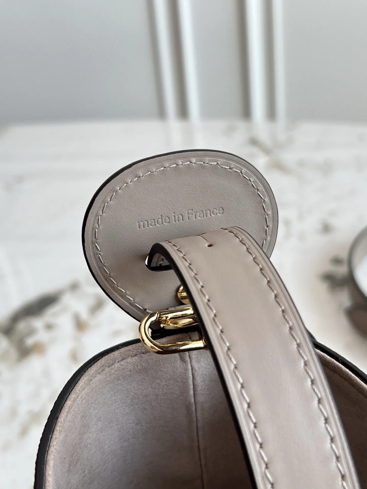 LV 黑灰老花斜背包(數字8) LV 黑灰老花斜背包(數字8)