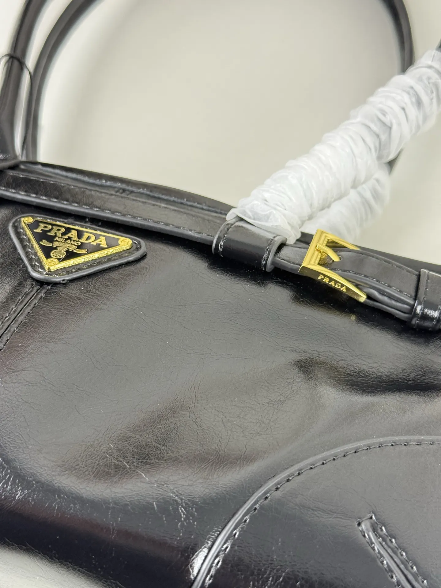 Prada 黑色 三角标 手提包