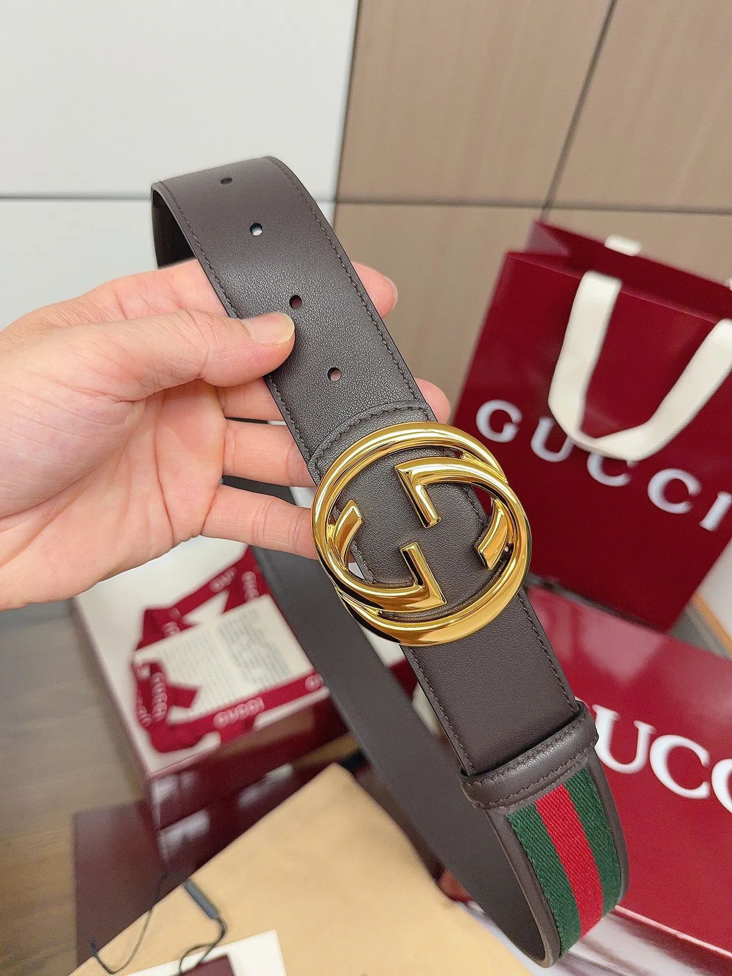 Gucci 双G扣牛皮腰带