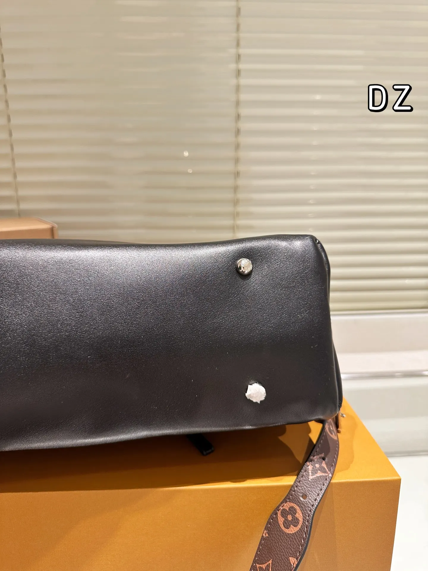 CarryAll 牛皮 盒 CARRYALLDARK 斜背包 輕便斜挎款