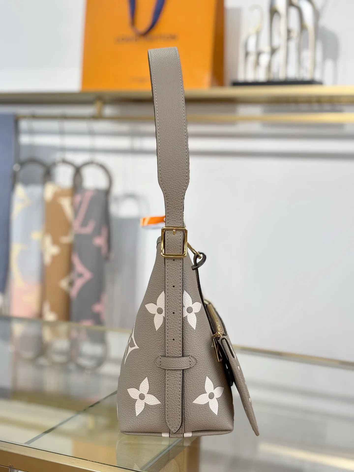 CarryAll 牛皮 斜背包 輕便斜挎款