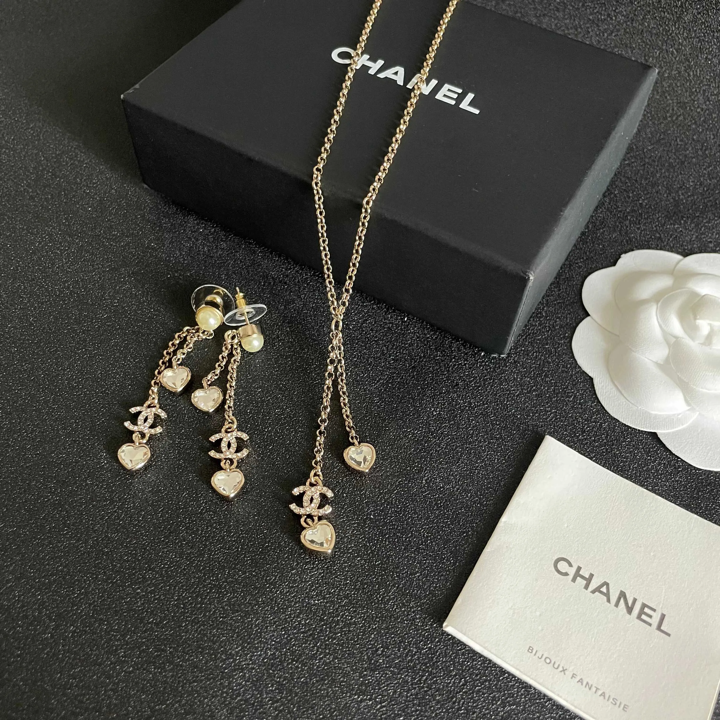 Chanel 双C 爱心 耳环 优雅耳饰