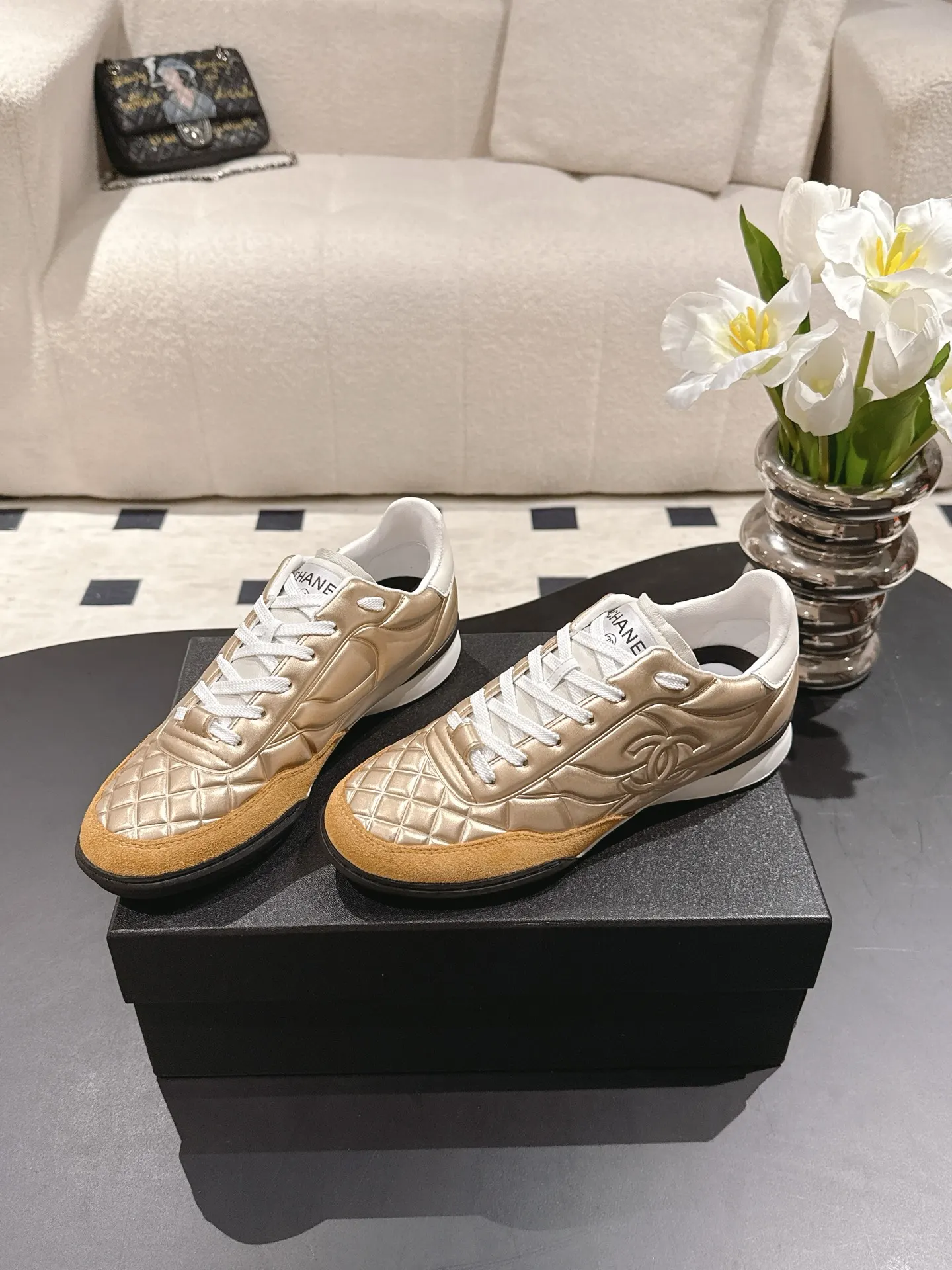 Chanel 米金色羊皮休闲鞋 亮面