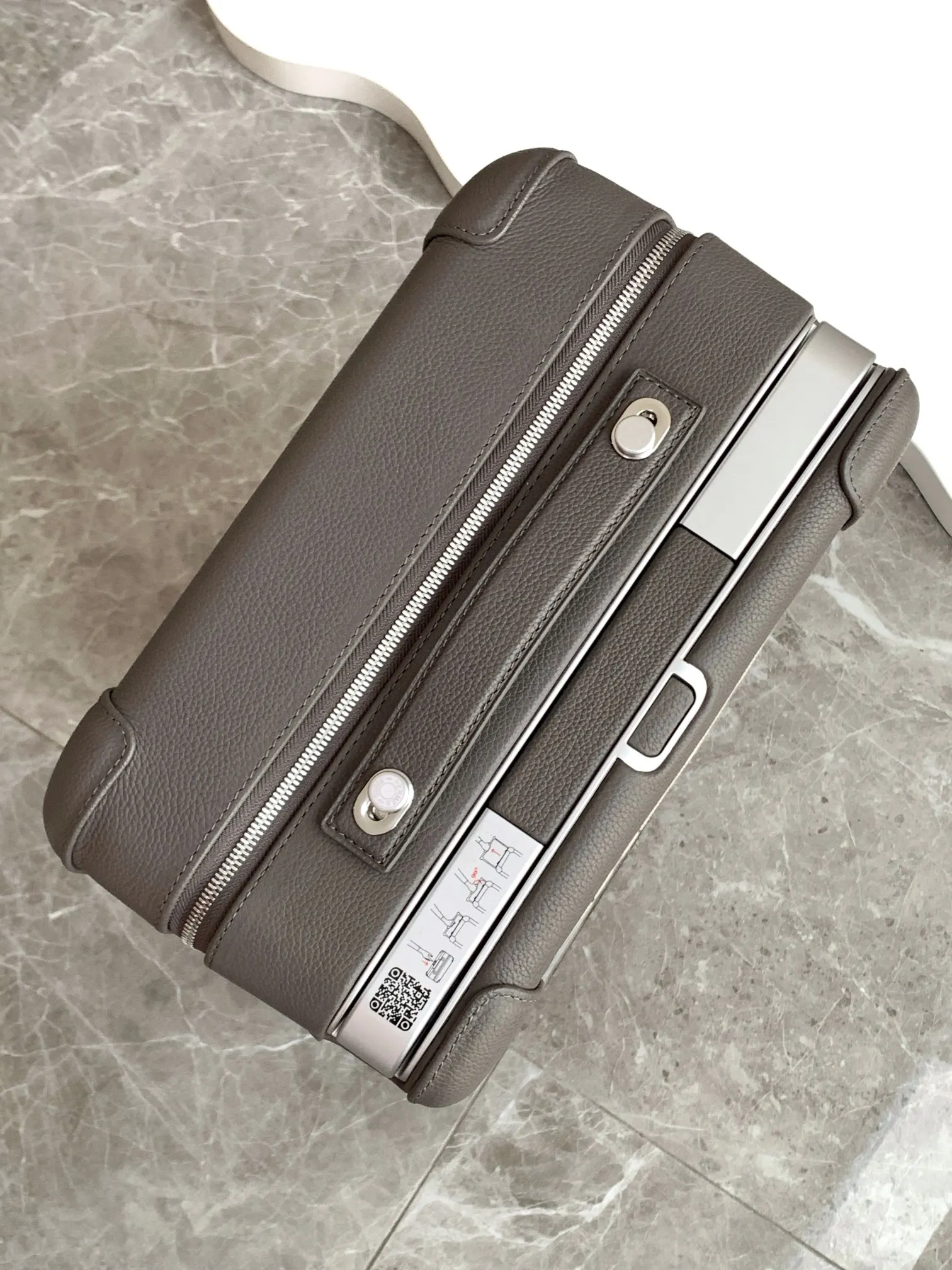 RMS行李箱陆续 订制款决定的小众和限量 受众群体 旅行拉杆款 轻便出行款