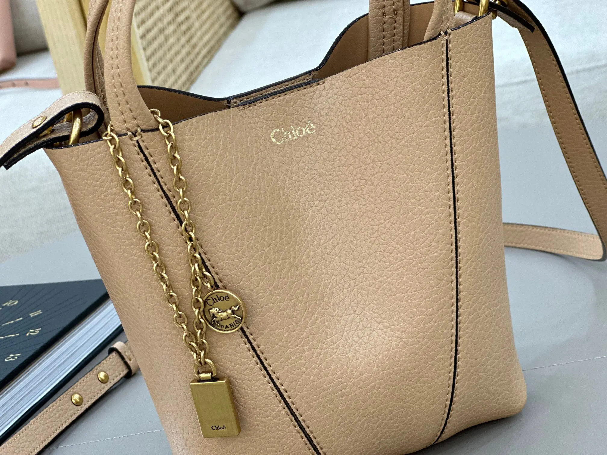 Chloe Spin Bag 奶茶色 明星为啥都偏爱 斜背包 輕便斜挎款