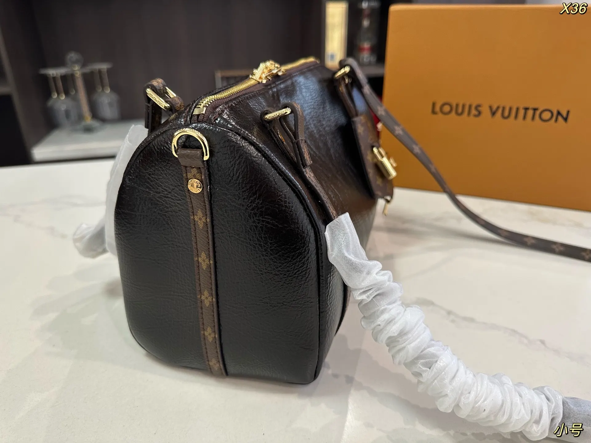 LV 斜挎包 轻便斜挎款