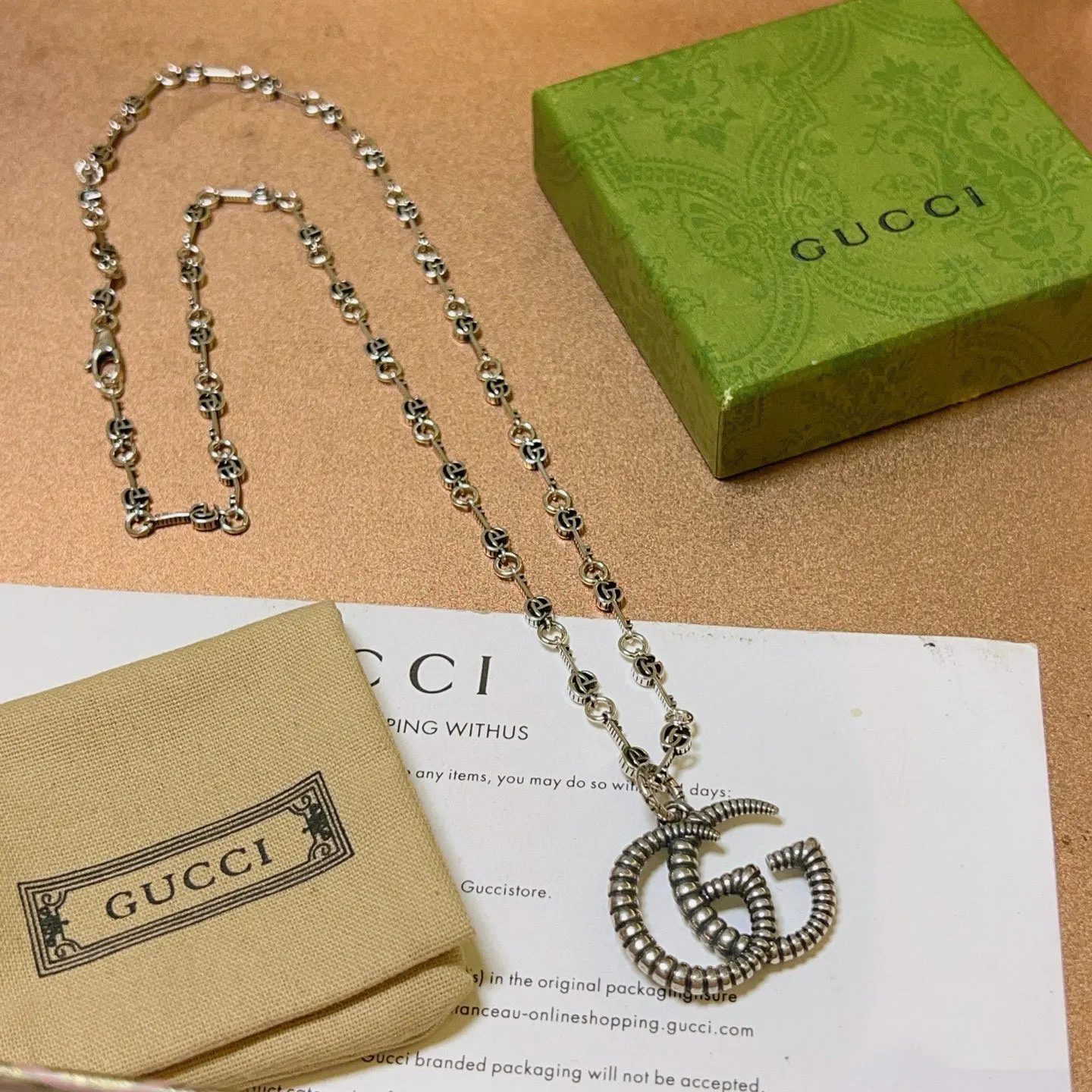 Gucci Chain Bag Shoulder and Crossbody Wear Image 7 Gucci Chain Bag Shoulder and Crossbody Wear Image 7