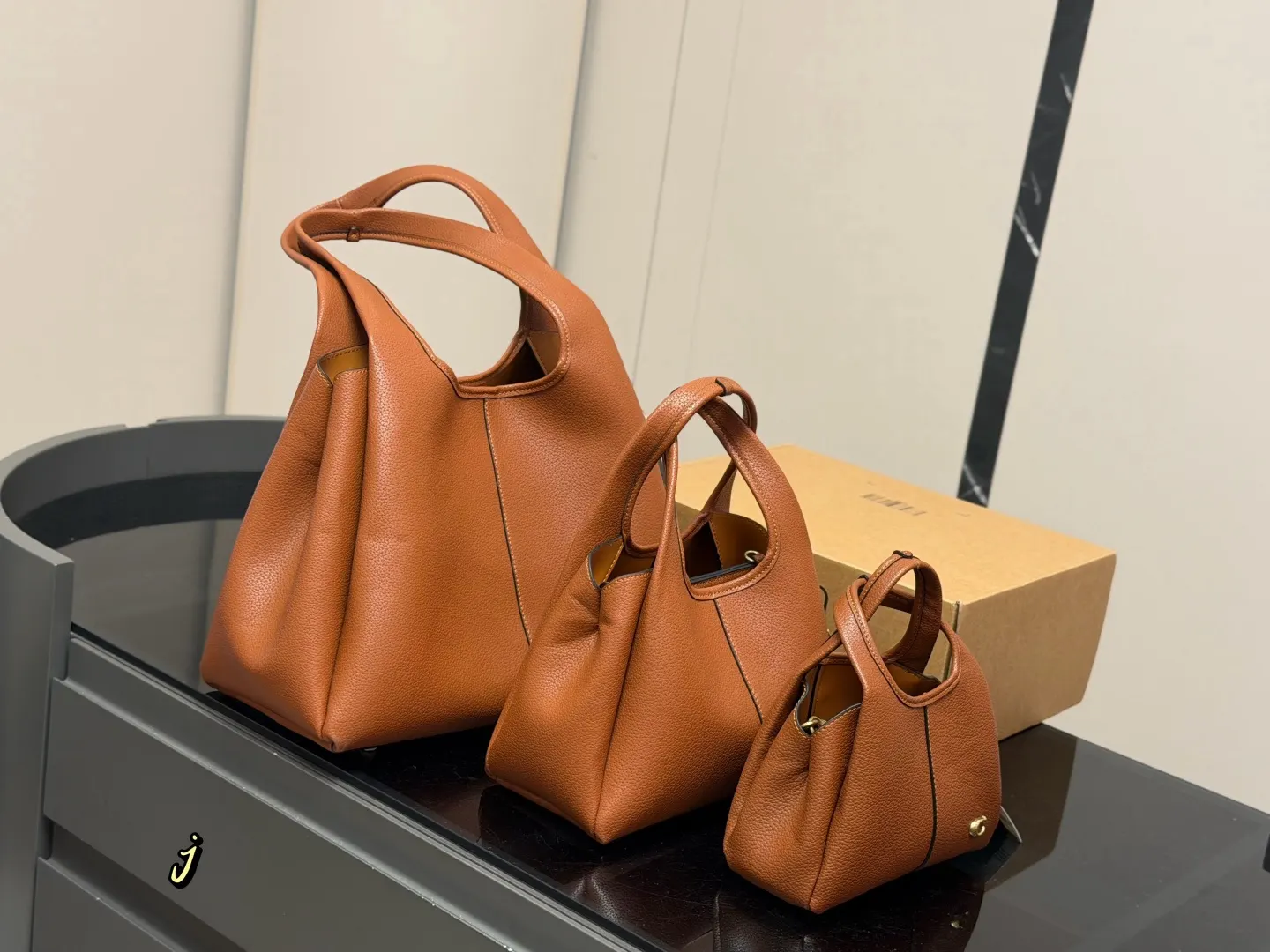 Coach 牛皮 托特包 大容量托特款
