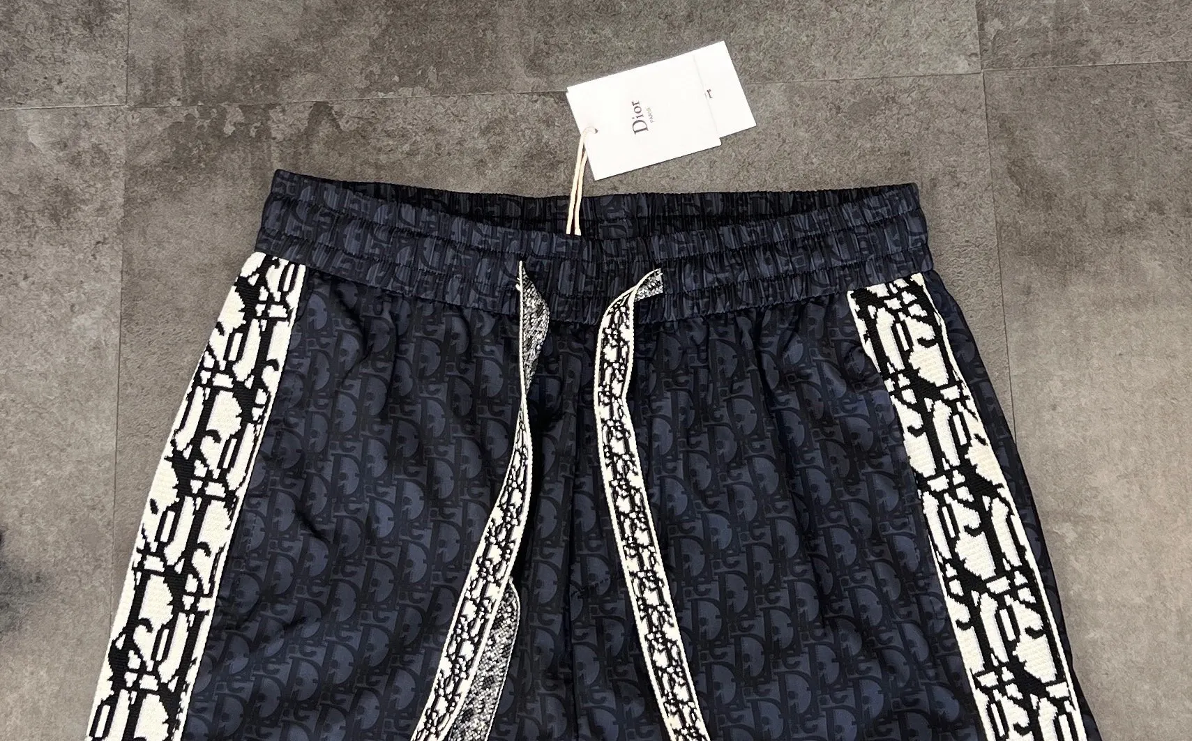 Dior Oblique 黑色提花休闲短裤 修身穿搭款