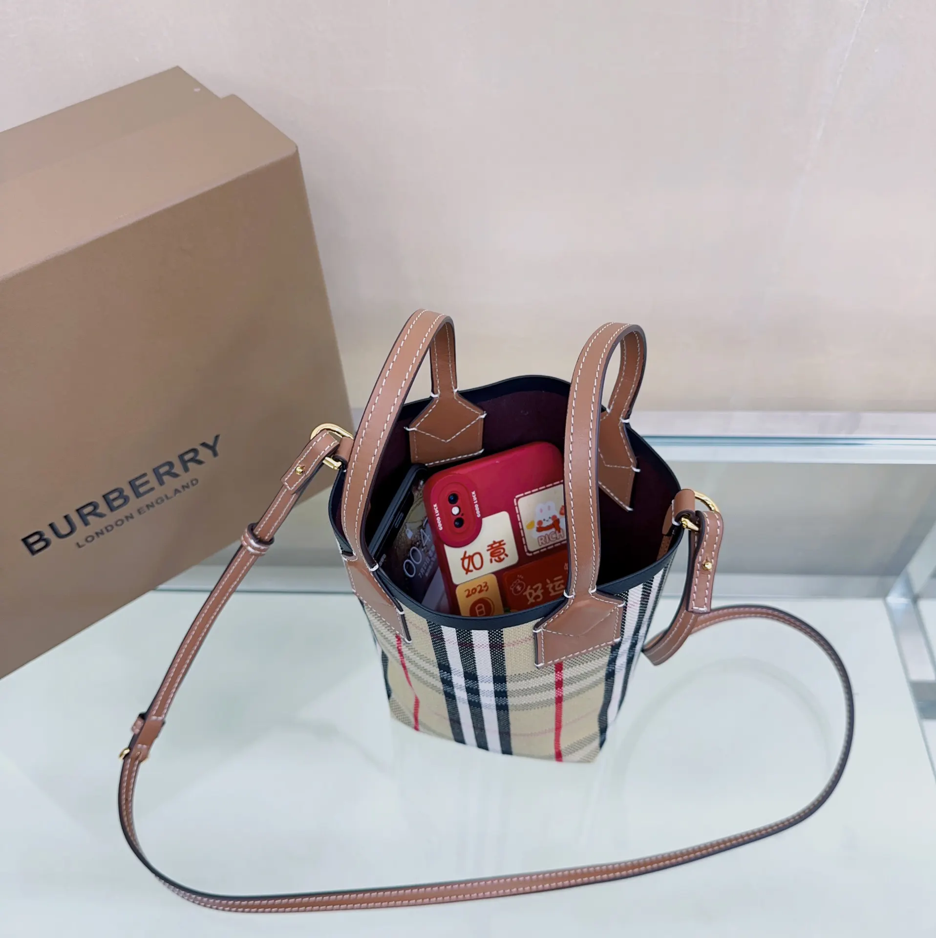 Burberry 小牛皮 托特包 大容量托特款