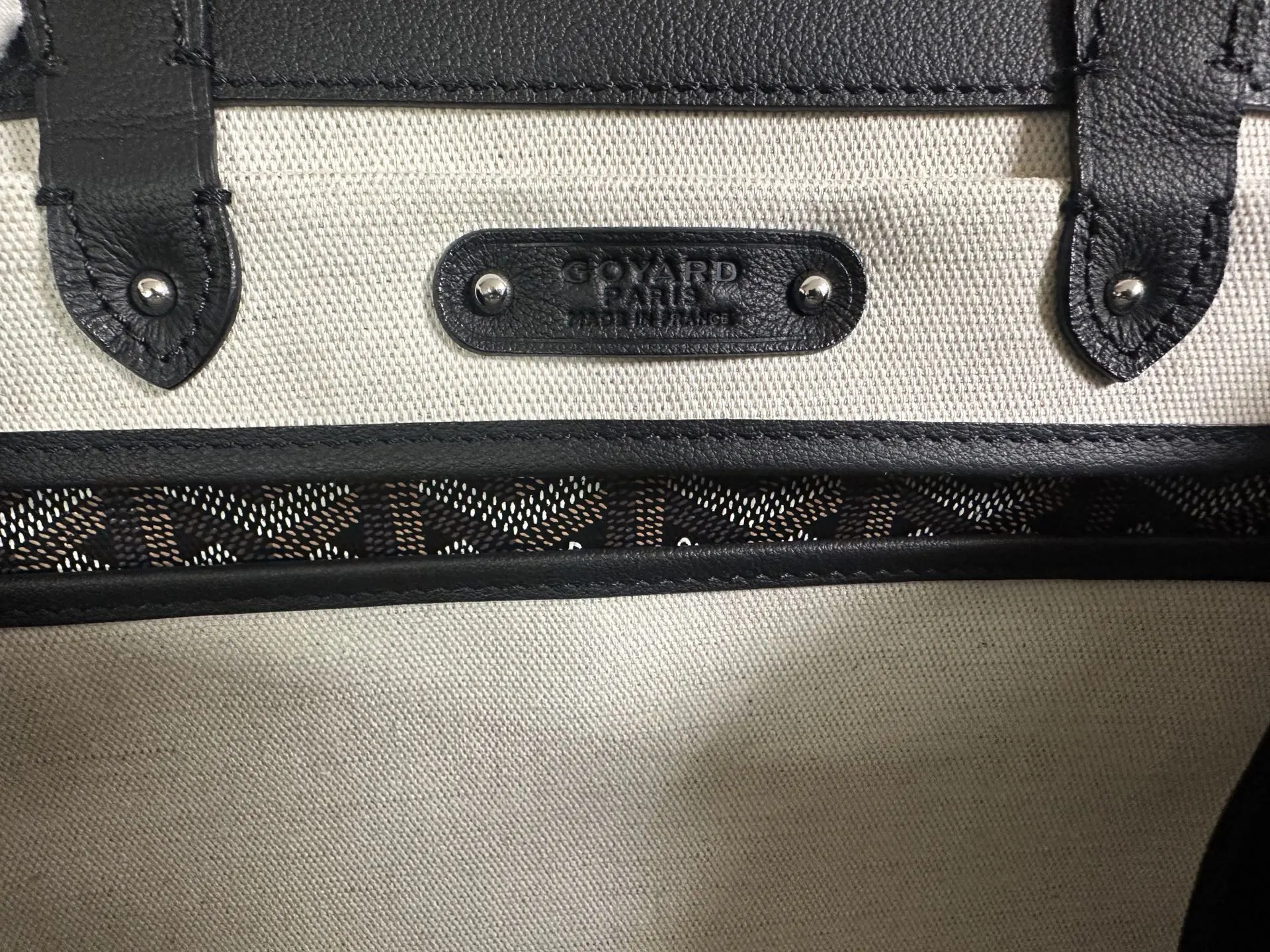 Goyard 小牛皮 无论包是打开还是合上 在内还是在外 它都能与女性生活 托特包 大容量托特款