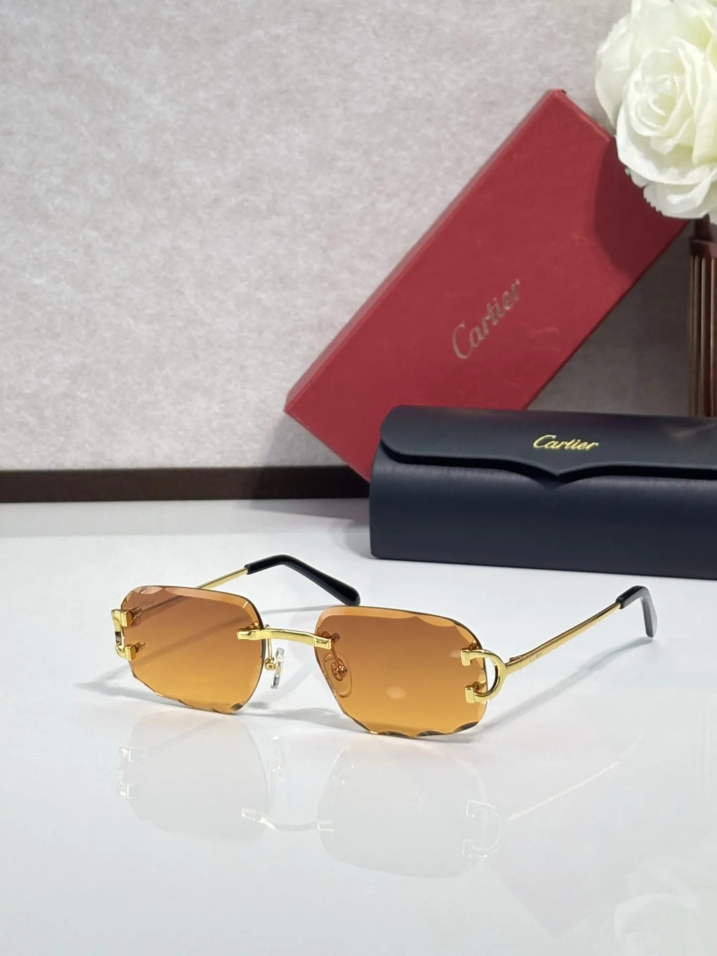 Cartier 墨镜 時尚防晒款