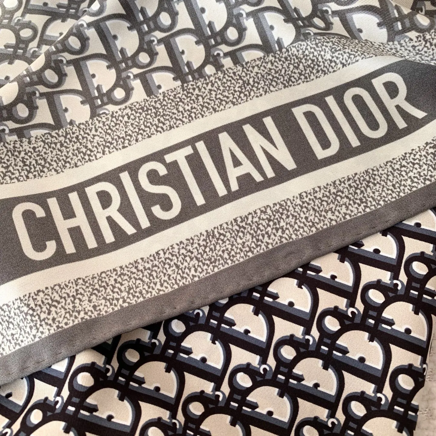 Dior 丝巾 优雅搭配款