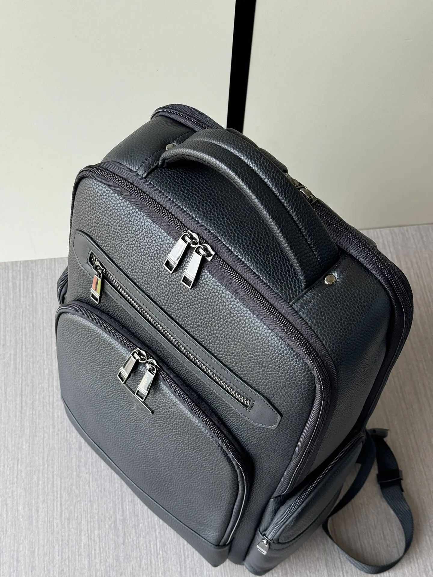 Prada 黑色 小牛皮 行李箱 旅行拉杆款 輕便出行款