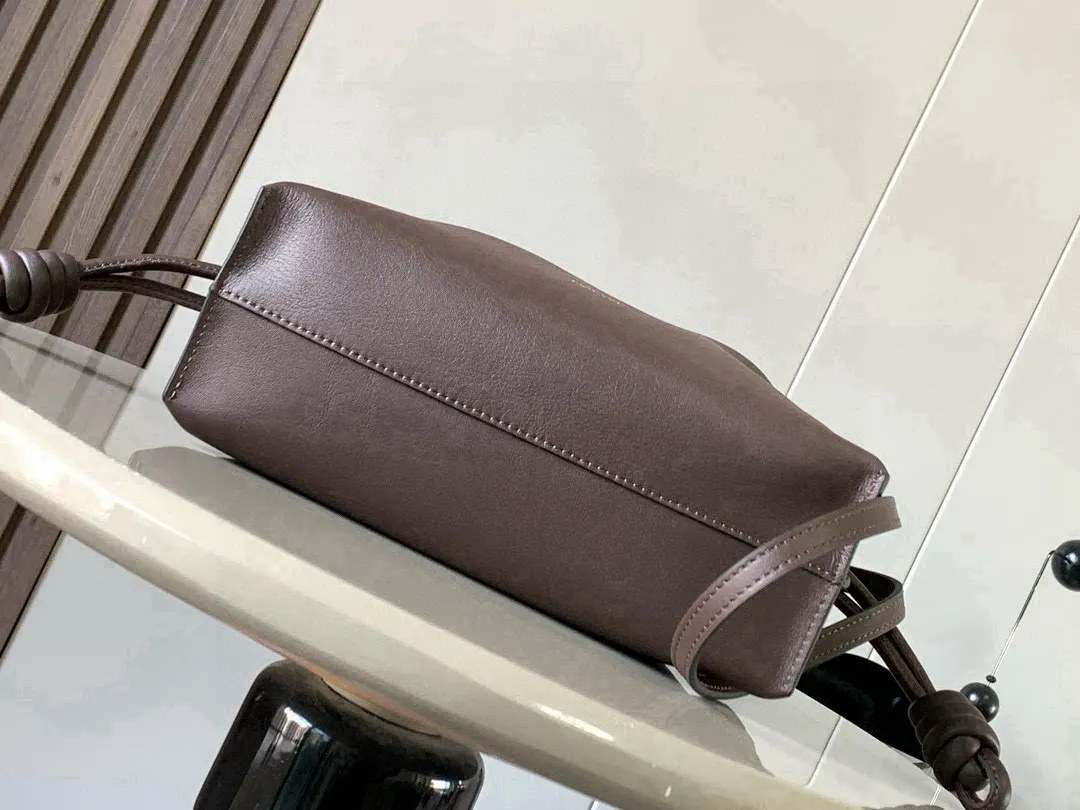 Loewe 啡色 小牛皮 托特包 大容量托特款(數字2) Loewe 啡色 小牛皮 托特包 大容量托特款(數字2)