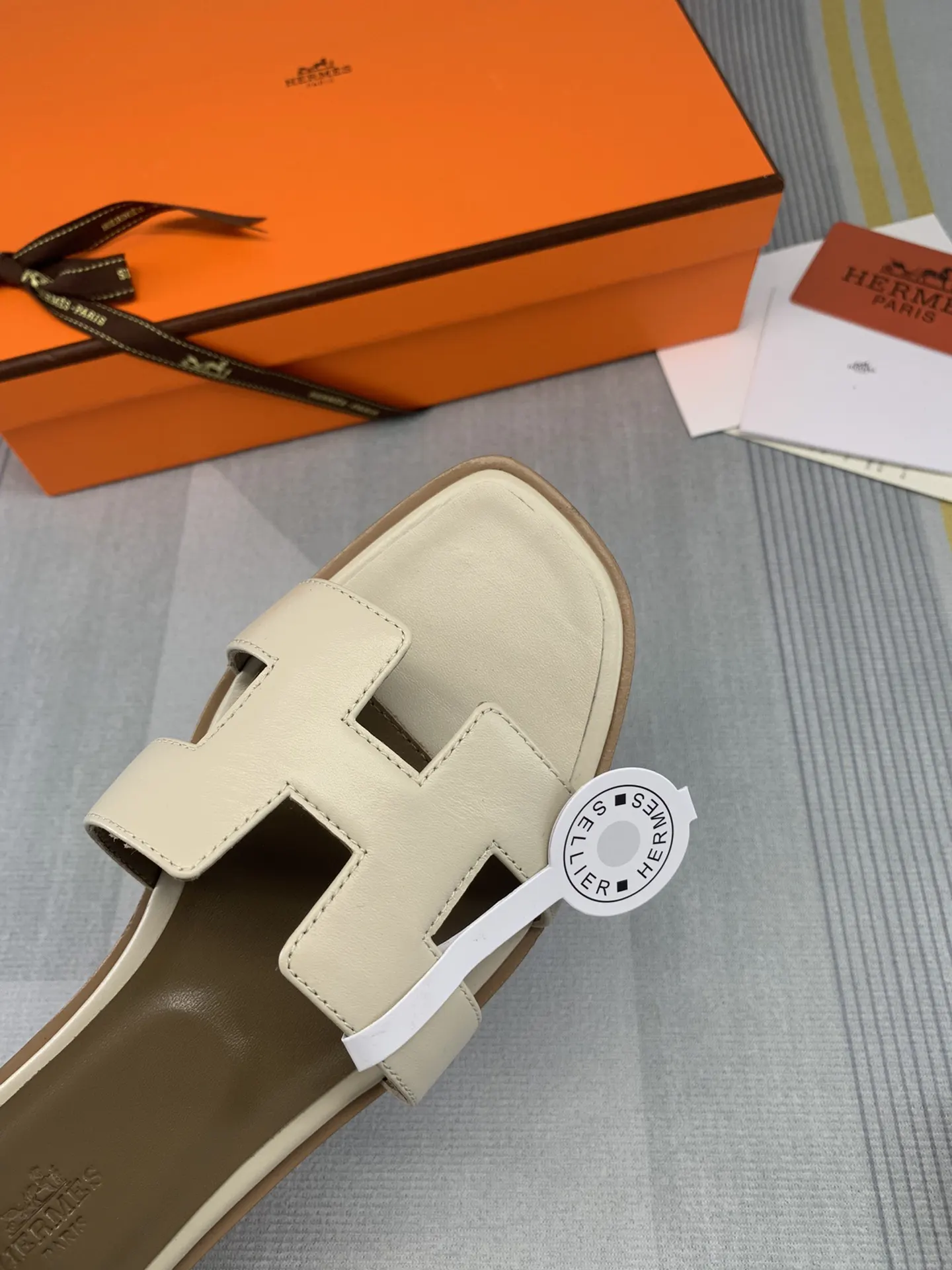 Hermès Oran 米白色 牛皮 拖鞋 舒适