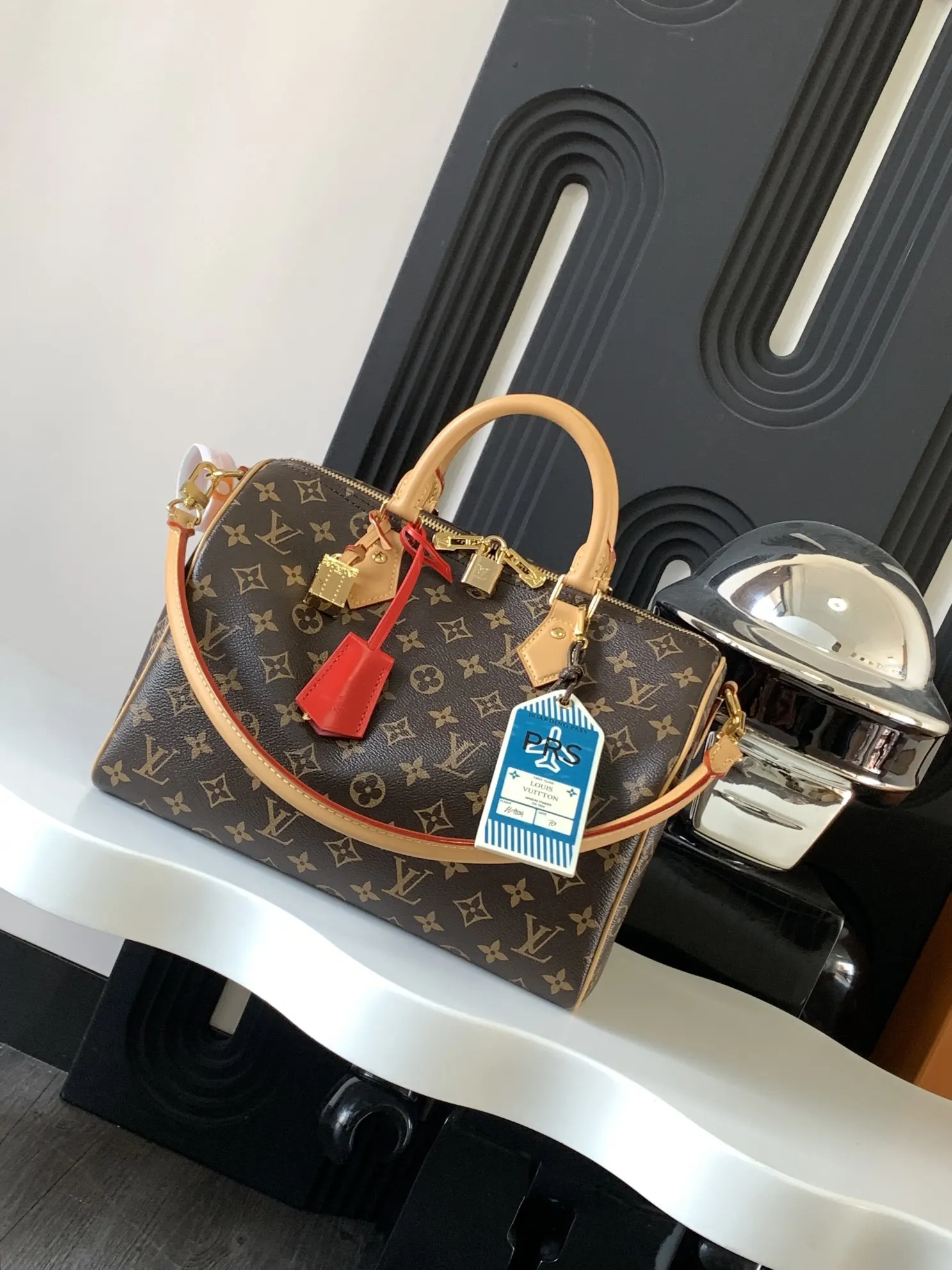 LV M11945 包袋 精选款