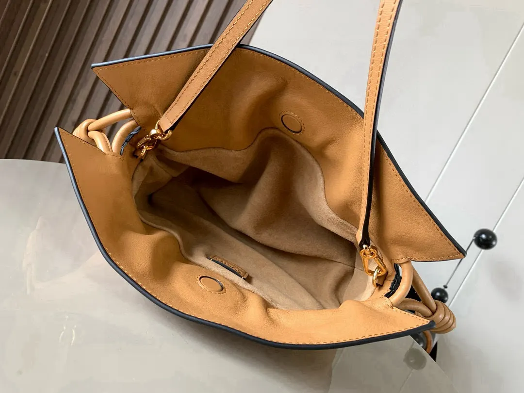Loewe 小牛皮 托特包 大容量托特款(數字9) Loewe 小牛皮 托特包 大容量托特款(數字9)