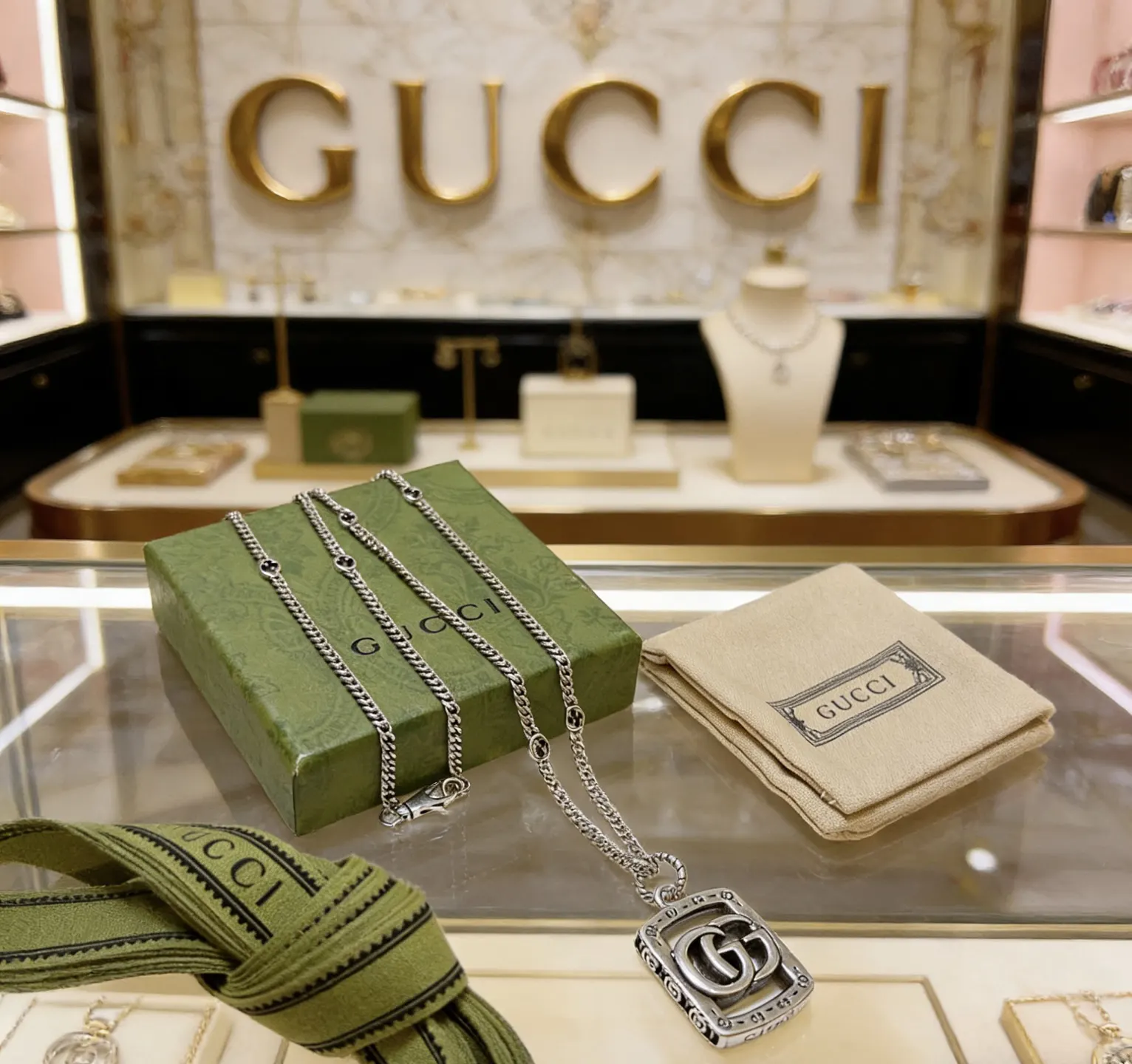 Gucci 链条包 单肩斜挎款