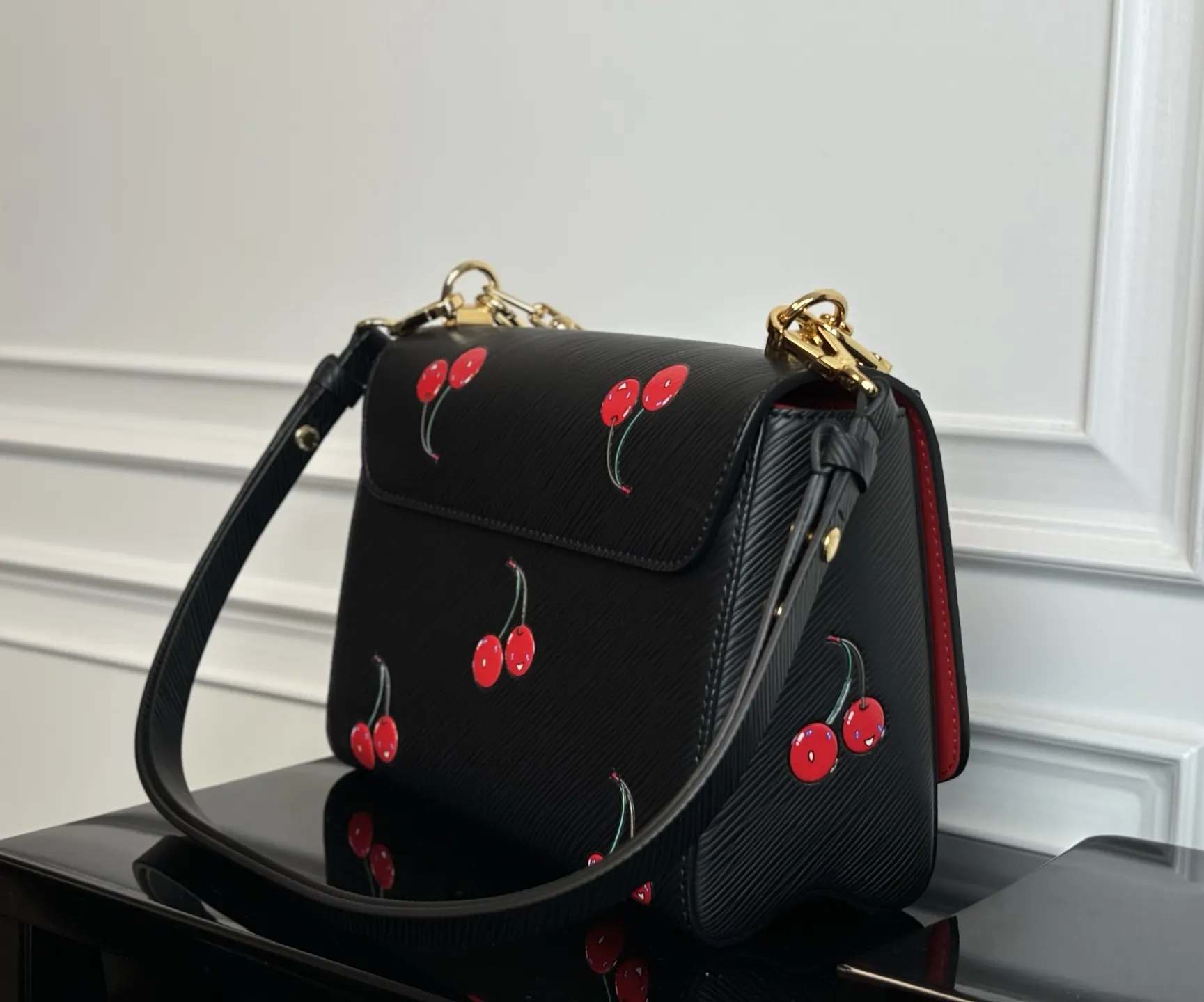 LV 黑色 牛皮 链条包 精致链条款