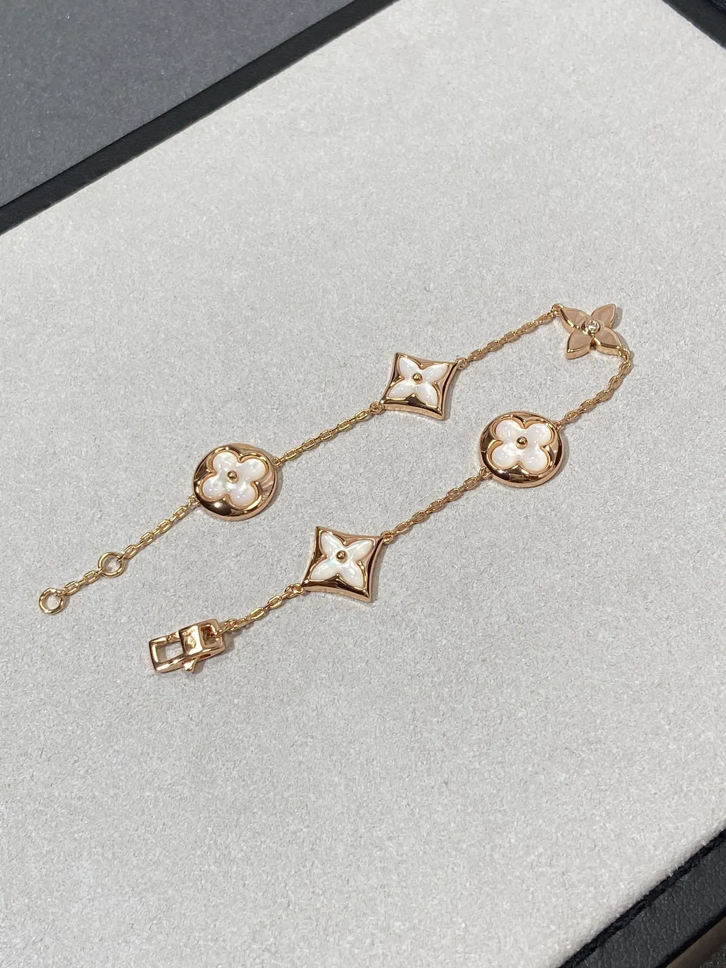 LV 玫瑰金 白色 金色 珍珠 手链 日常叠戴款