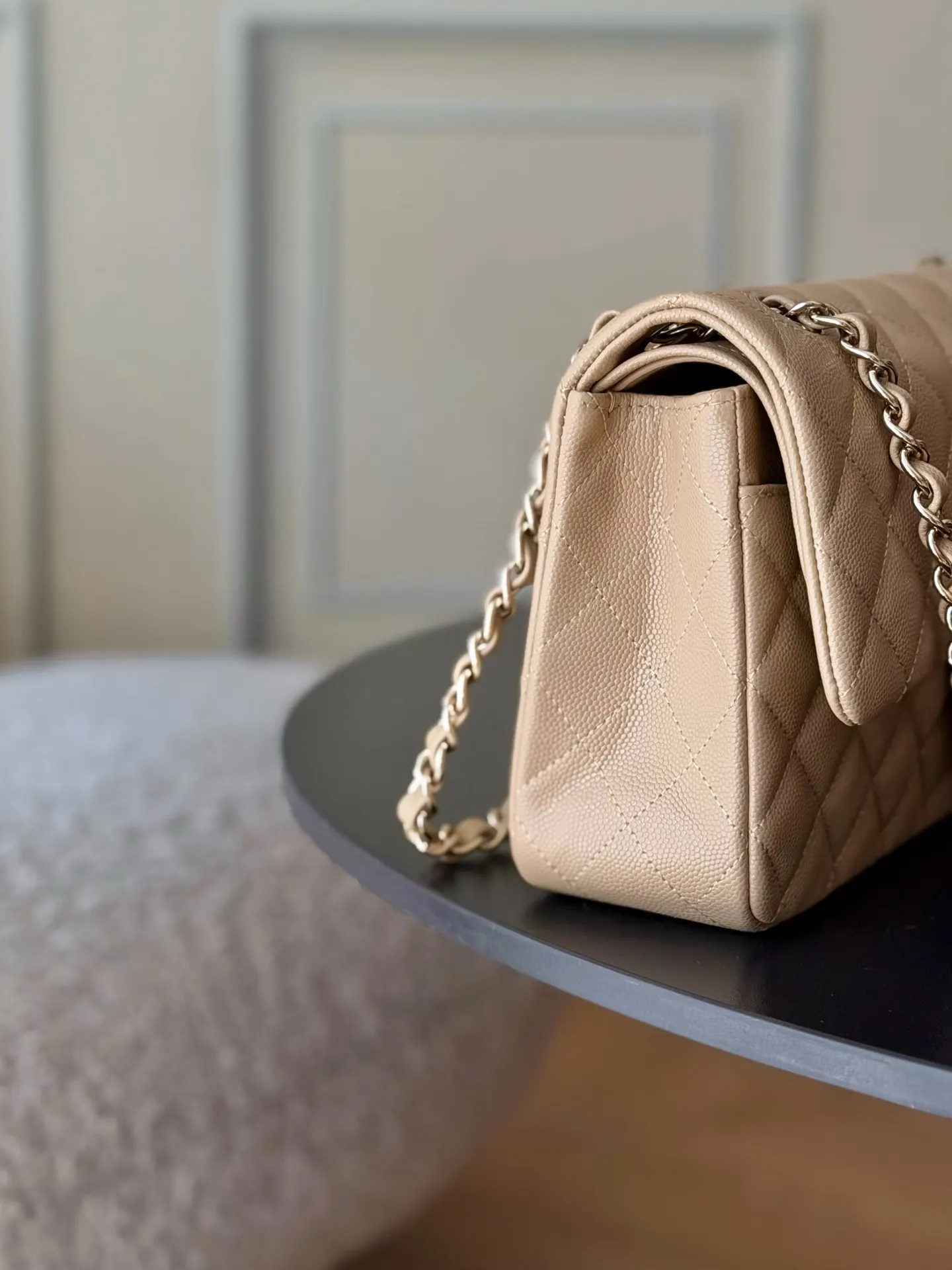 Chanel 米棕色牛皮菱格链条包 金扣