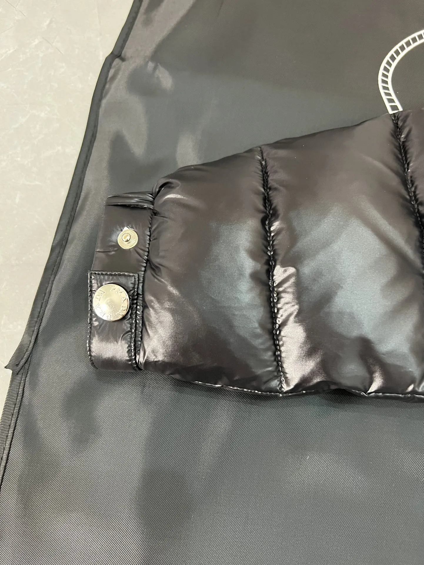Prada 三角标 外套 通勤休闲