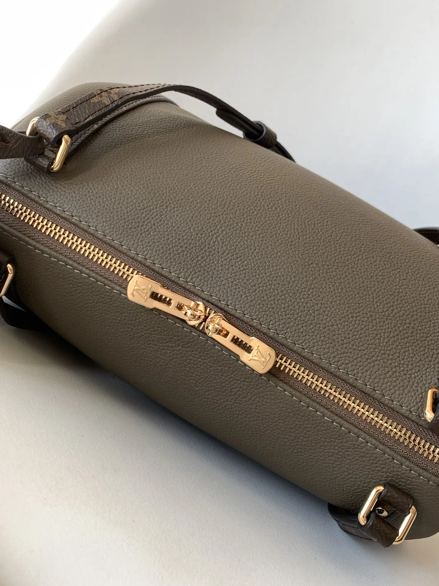 Louis Vuitton Black Gray Fashion Item Travel Leather